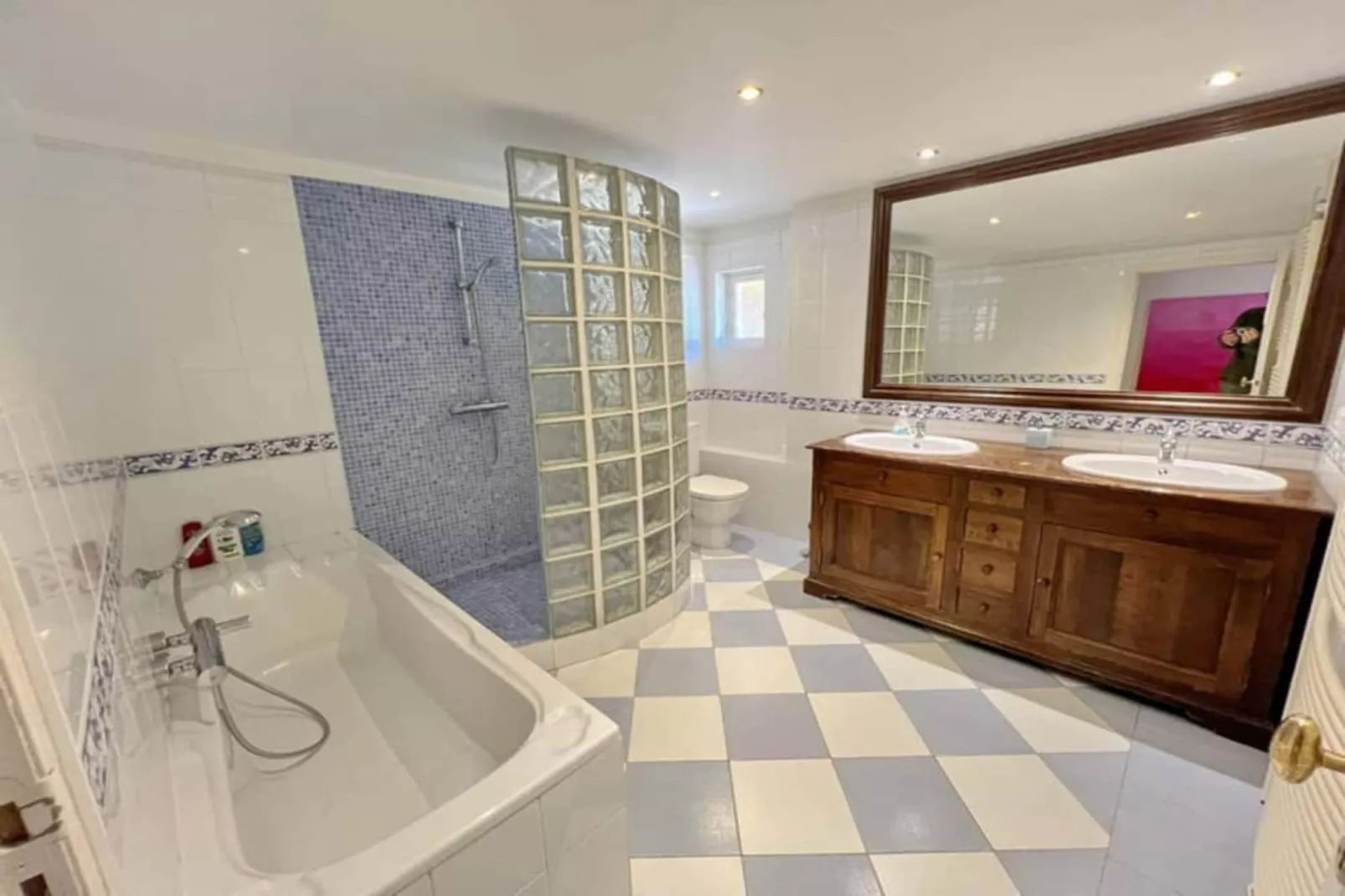 Les trois tilleuls-Badkamer