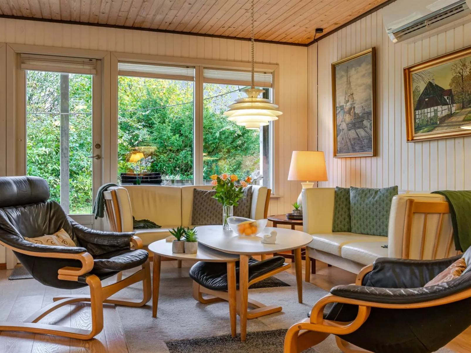 "Mika" - 300m from the sea-Binnen