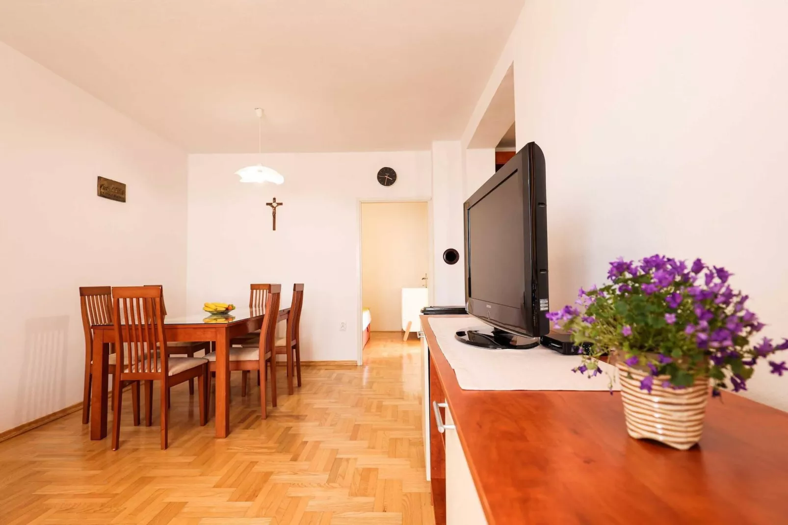 Holiday home Nekic-Eetkamer