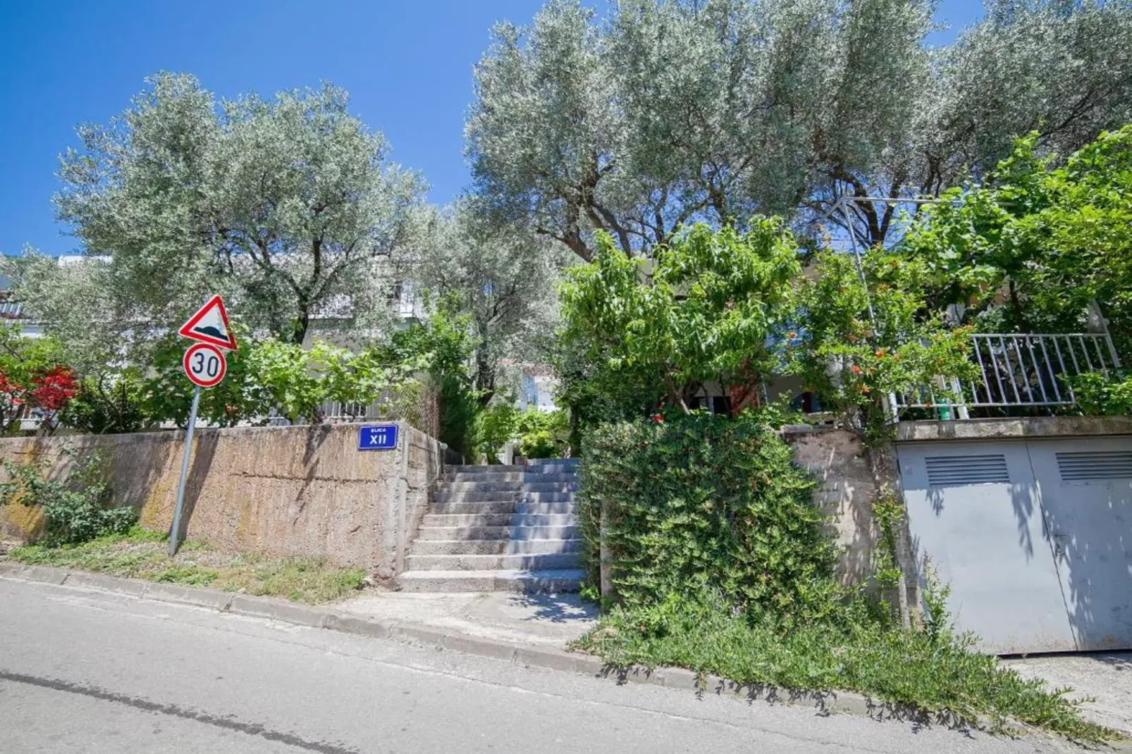 Petrovac Serenity Stay Near the Beach - Standard Double Room 2-Buitenlucht