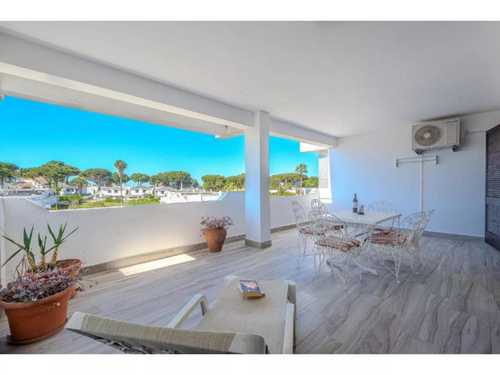 Ivone - Sunny Way-Buiten