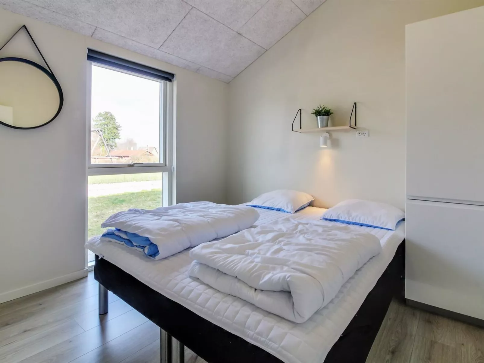 "Yakari" - 300m from the sea-Binnen