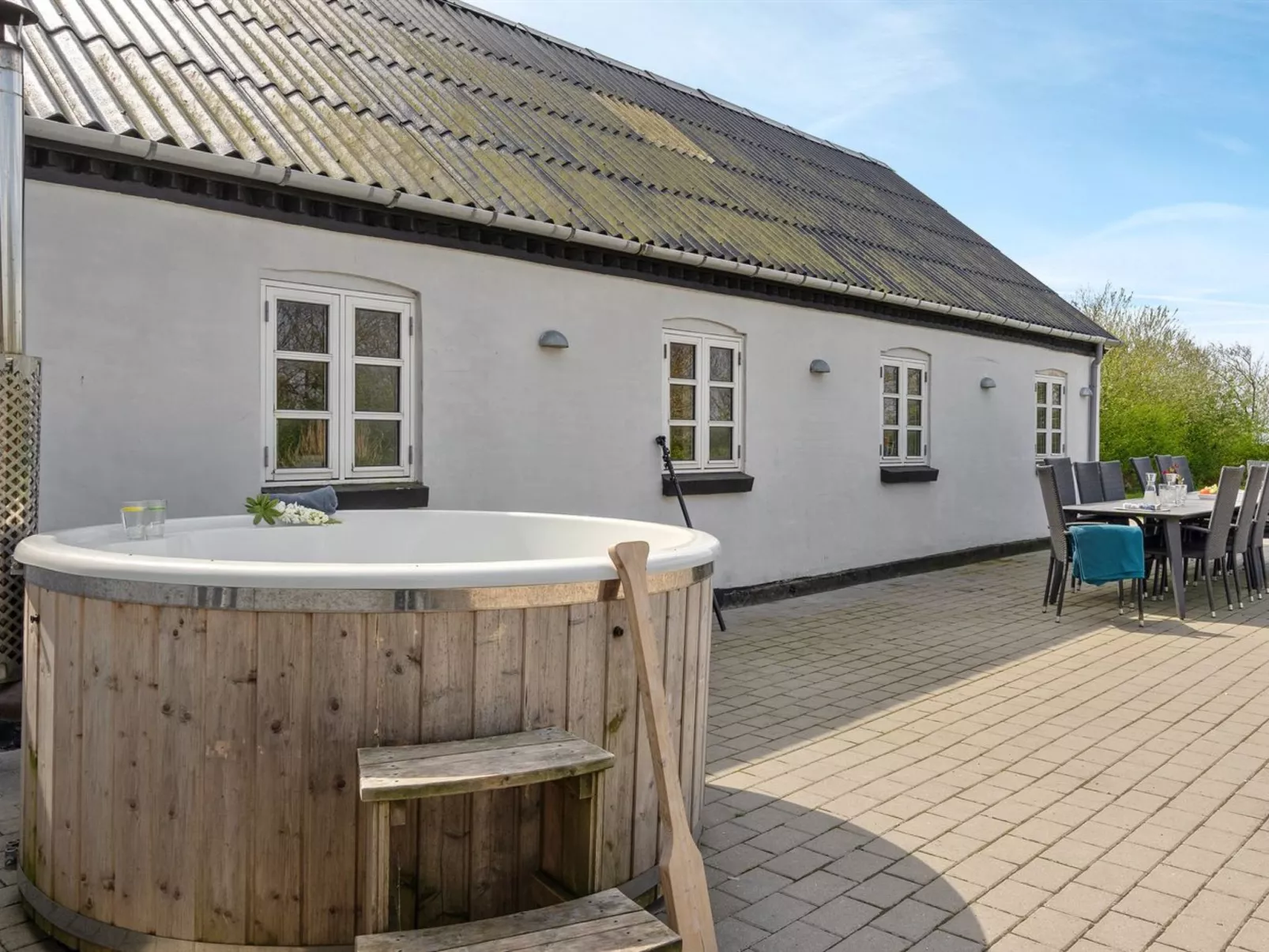 "Folkar" - 3km to the fjord-Binnen