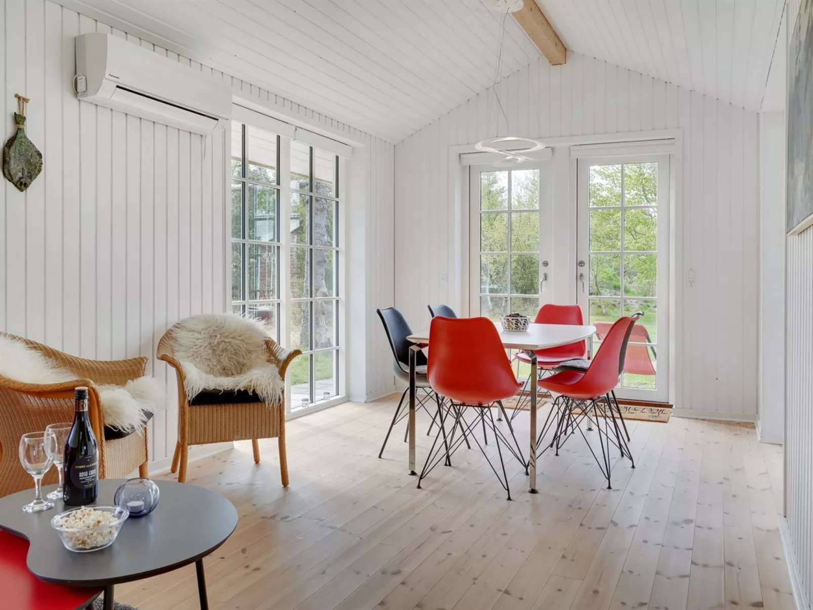 "Ansberga" - 1km from the sea-Binnen