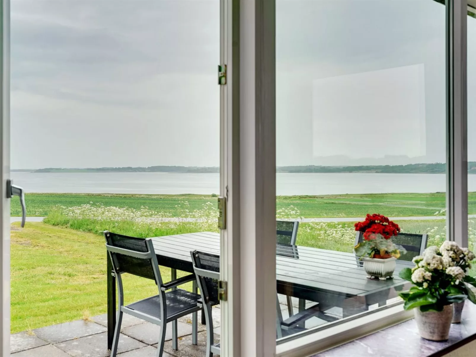 "Ephra" - 250m to the fjord-Buiten