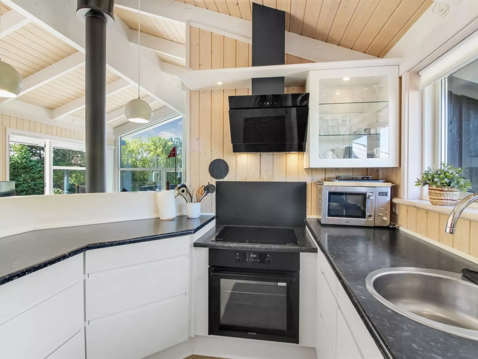 "Elvan" - 450m from the sea-Binnen