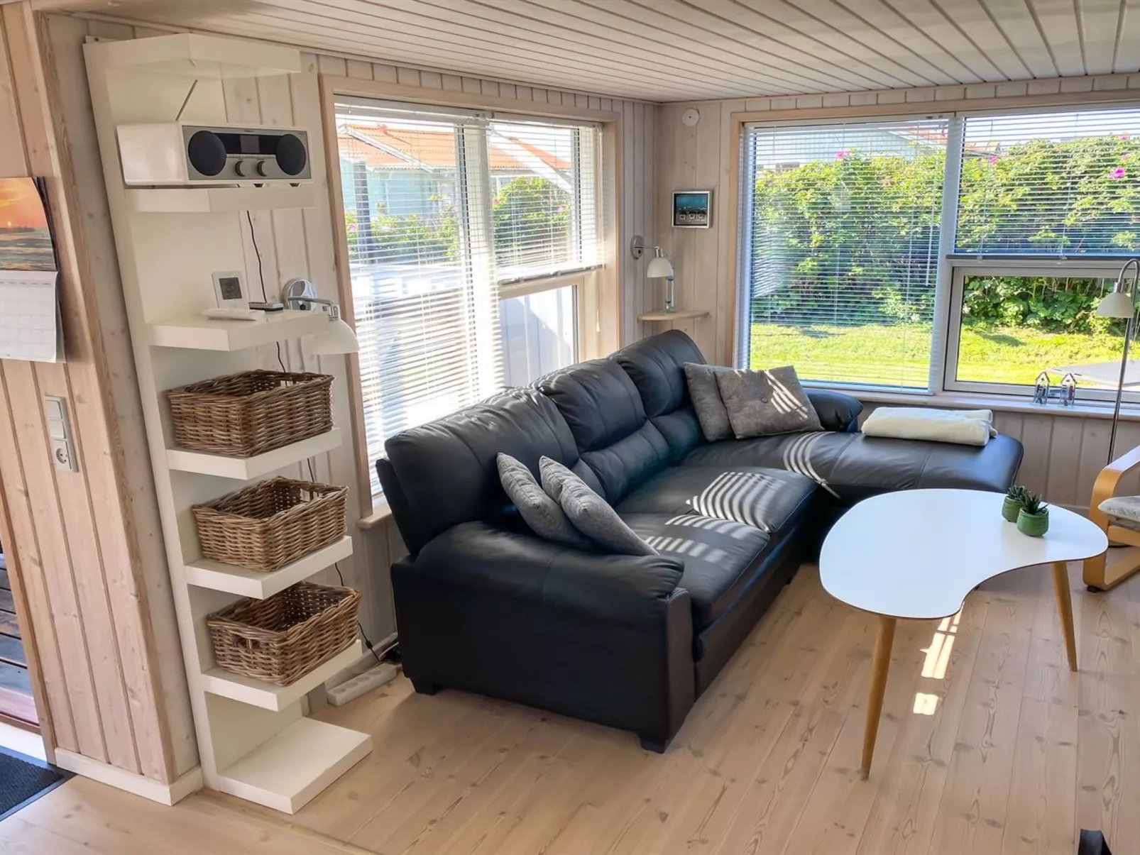 "Laurits" - 300m from the sea-Binnen