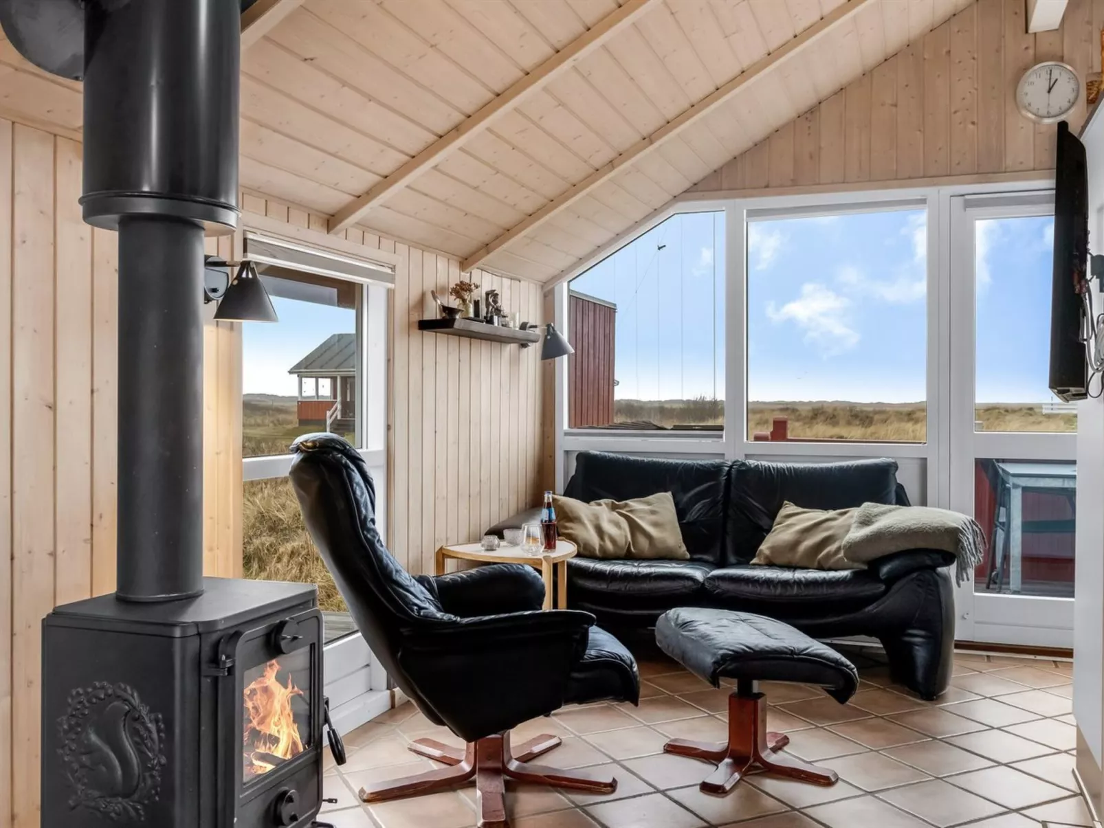 "Neia" - 640m from the sea-Binnen