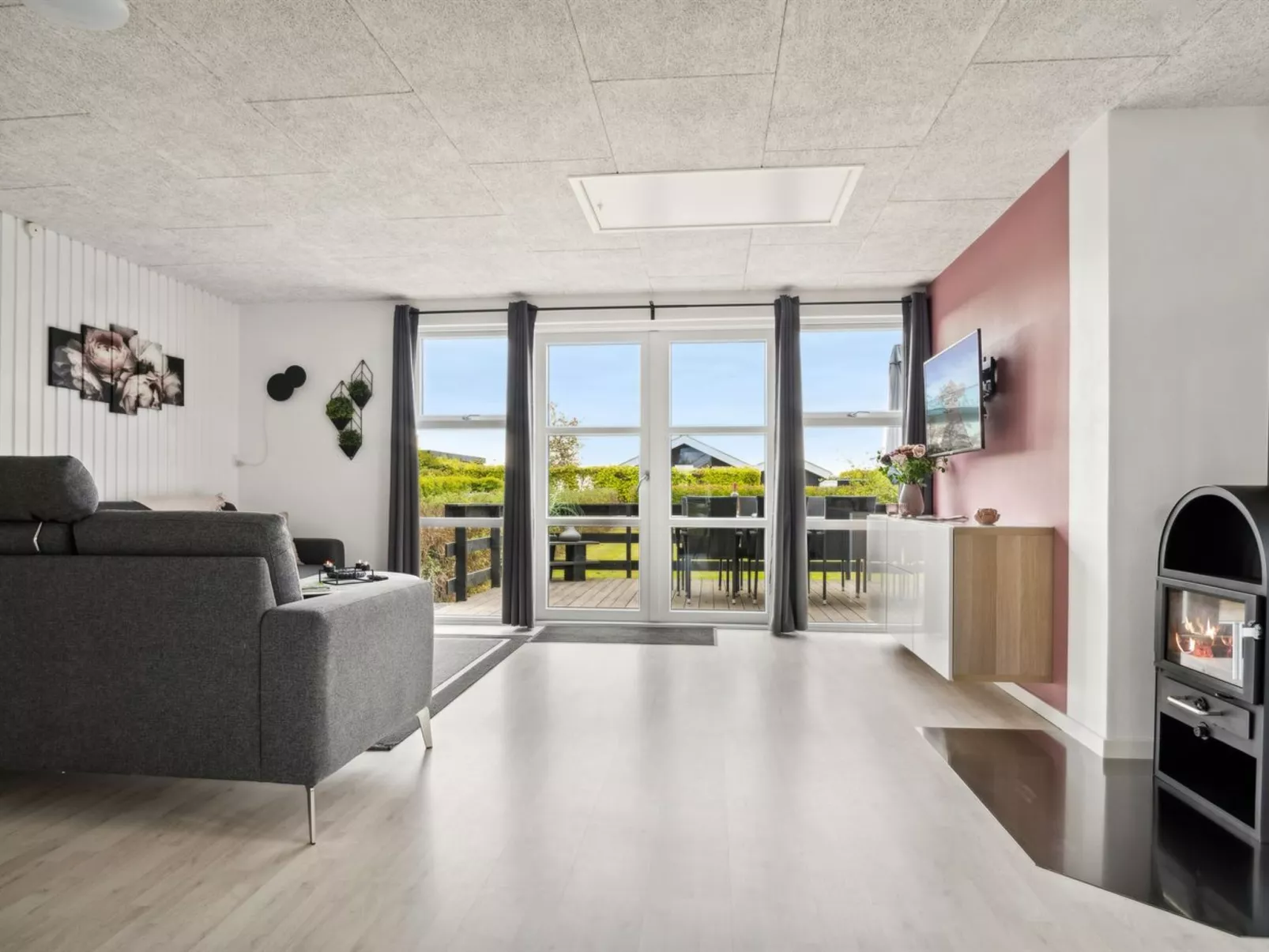 "Elvina" - 200m from the sea-Binnen