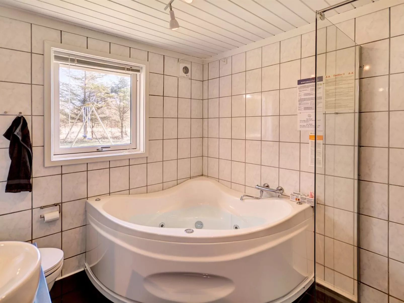 "Bylgja" - 1.7km from the sea-Binnen