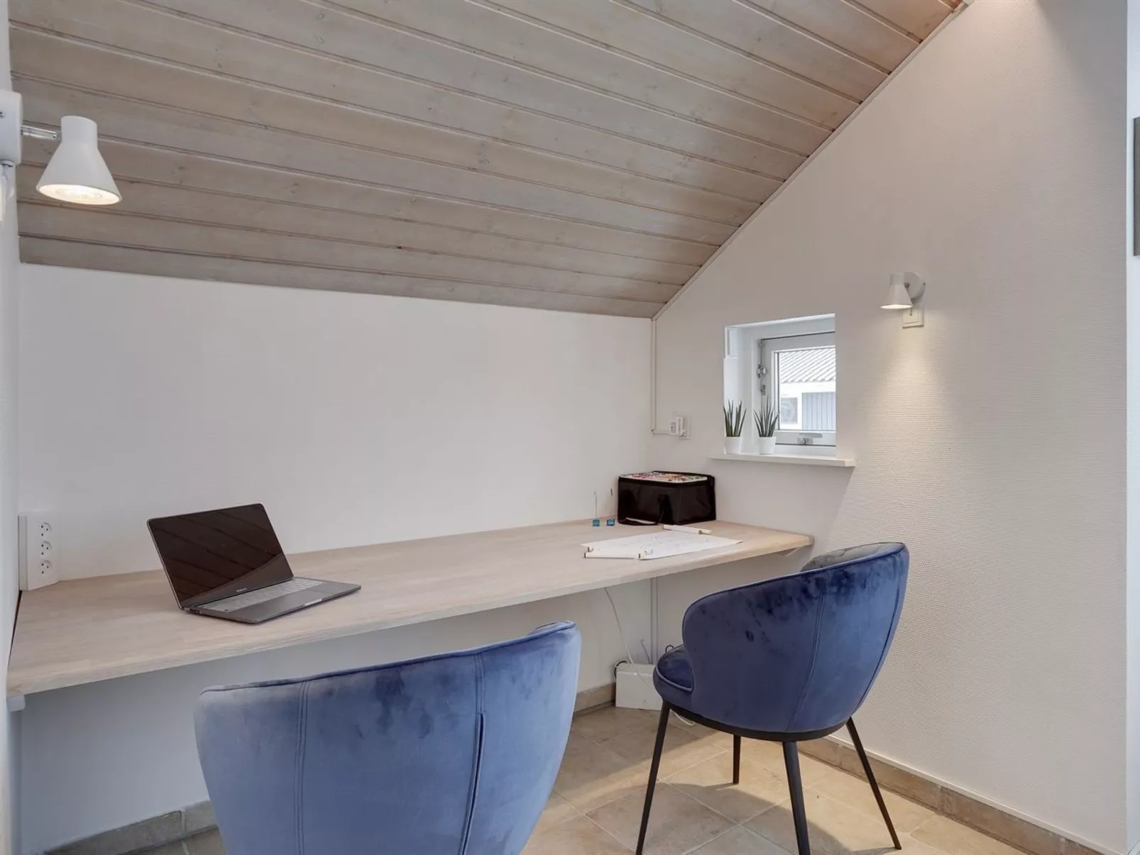 "Thorwith" - 150m from the sea-Binnen