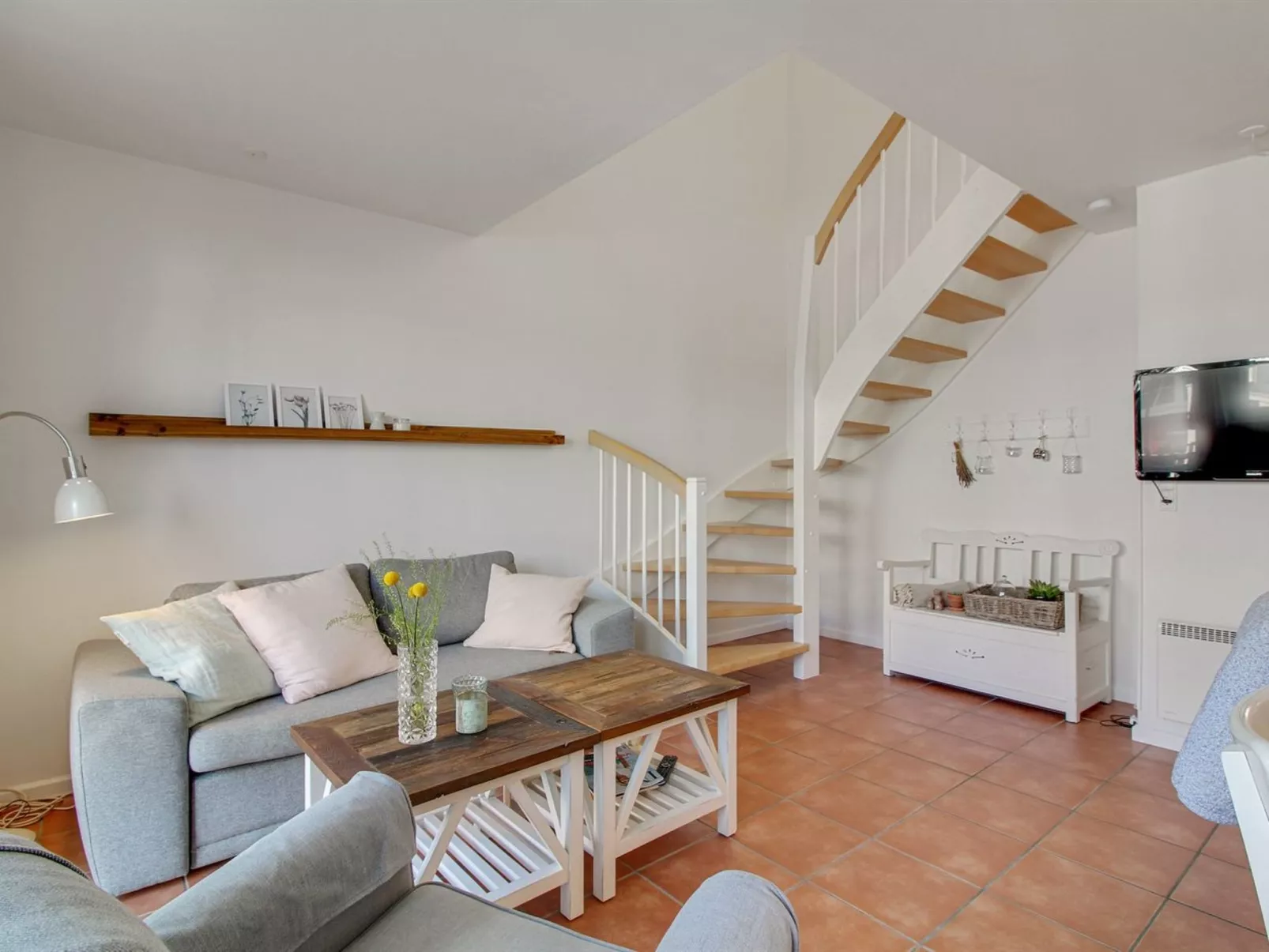 "Vinny" - 1.2km from the sea-Binnen