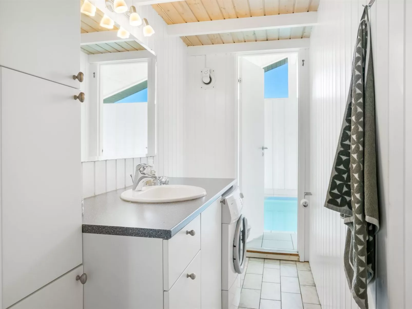 "Venja" - 200m from the sea-Binnen