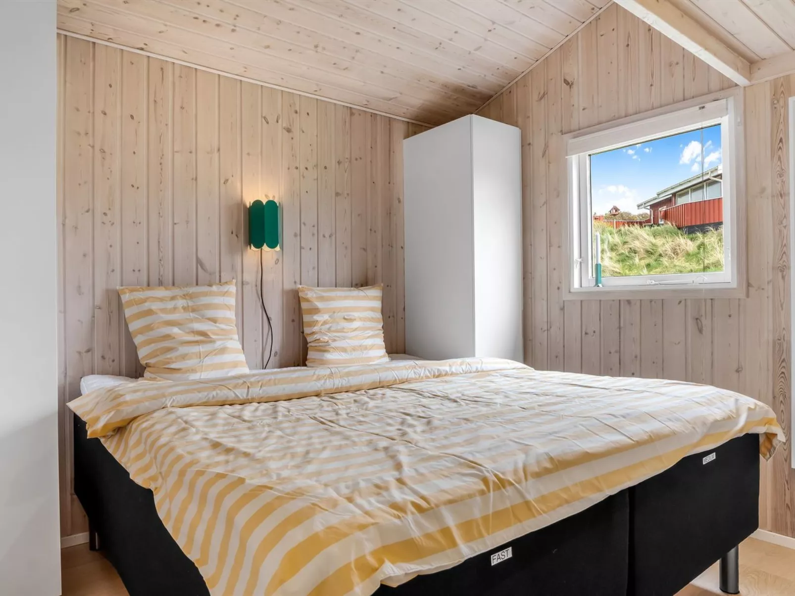 "Idalia" - 125m from the sea-Binnen