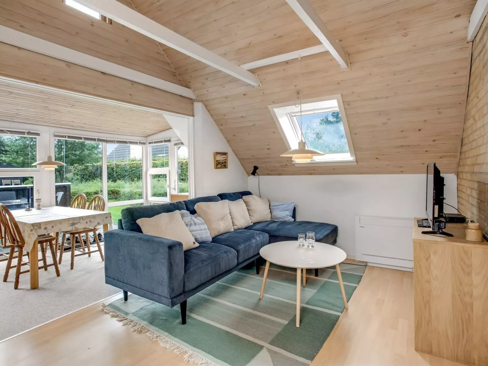 "Siouxsie" - 500m from the sea-Binnen