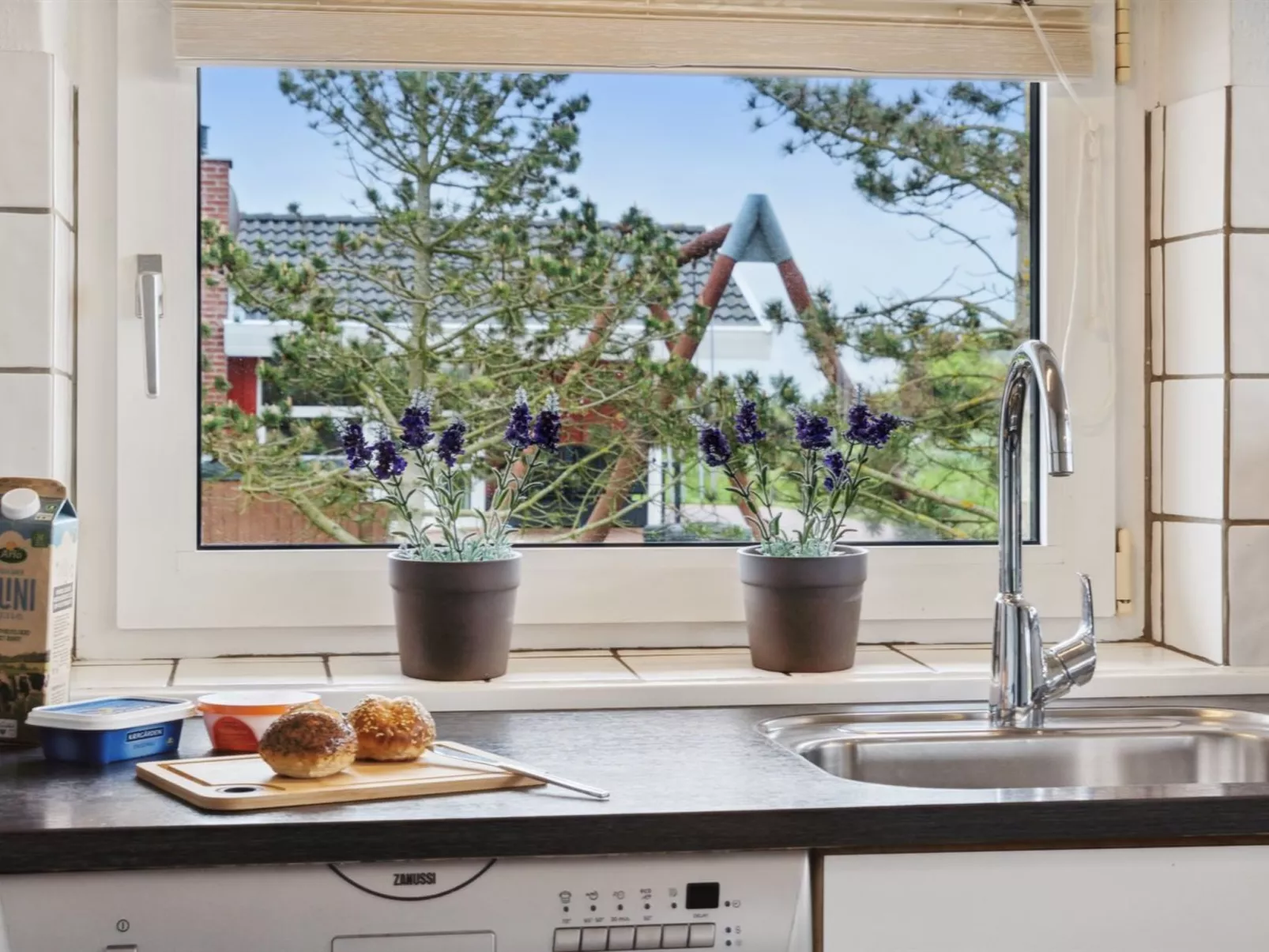 "Mari" - 400m from the sea-Binnen