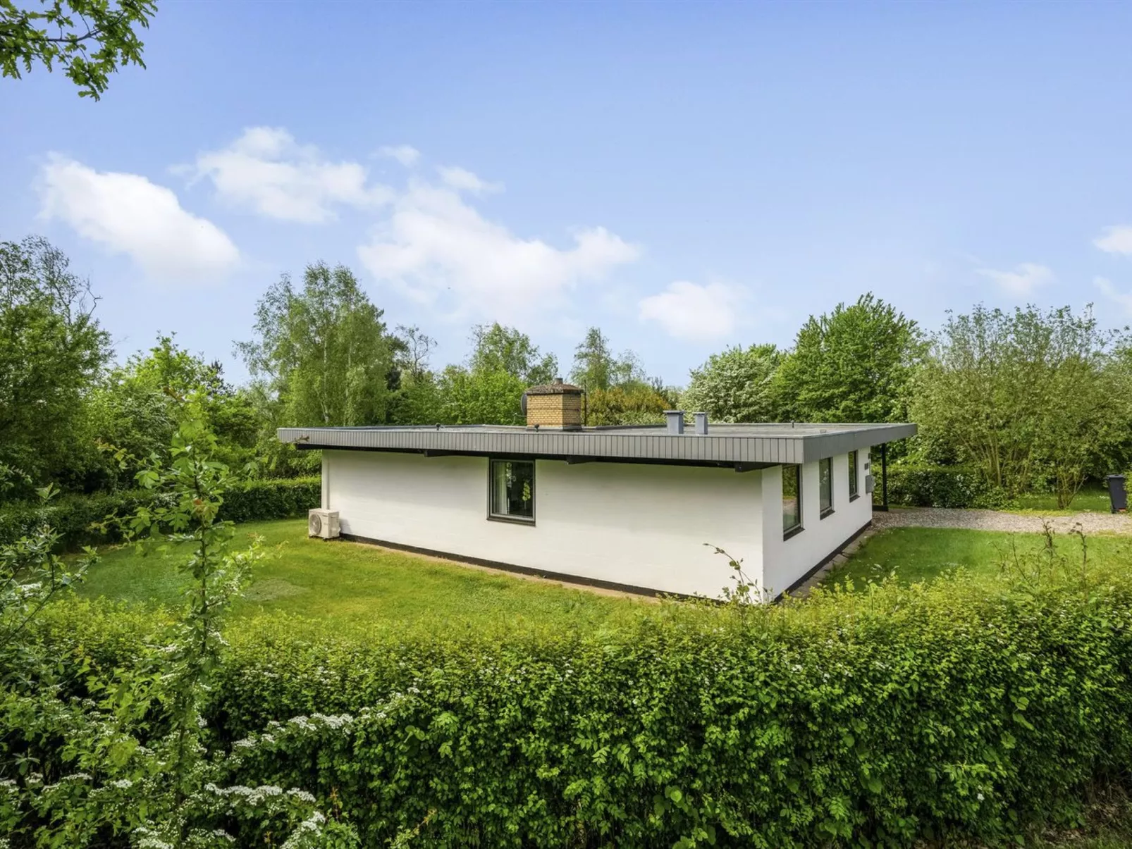 "Yak" - 350m from the sea-Buiten