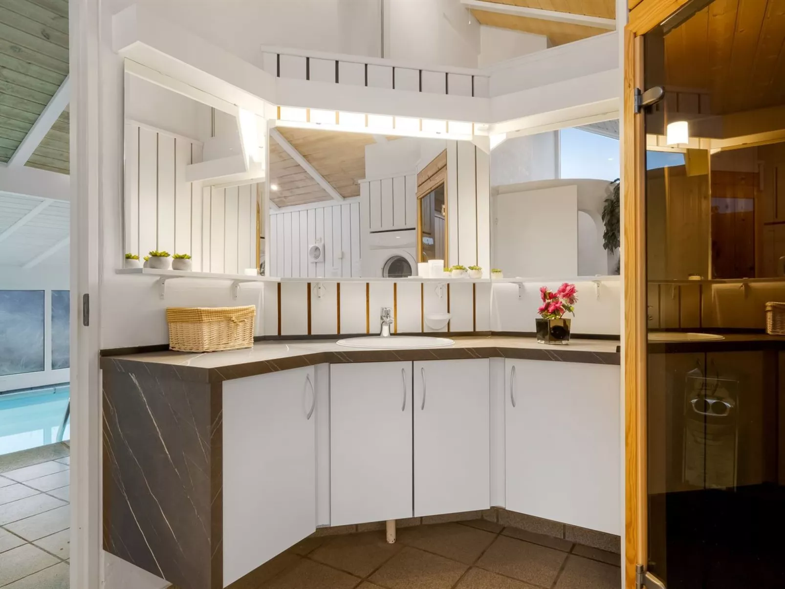 "Amadahy" - 950m from the sea-Binnen