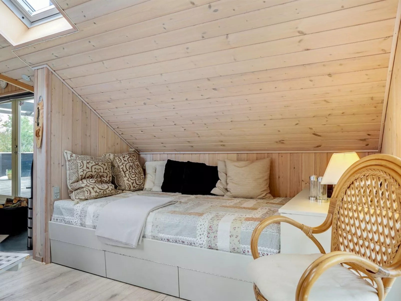 "Medard" - 2km from the sea-Binnen