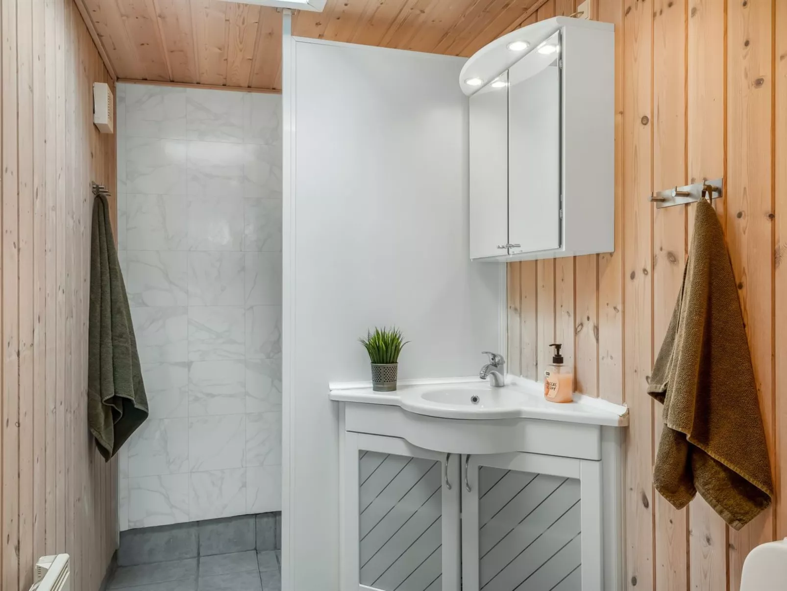 "Gudfast" - 300m to the fjord-Binnen