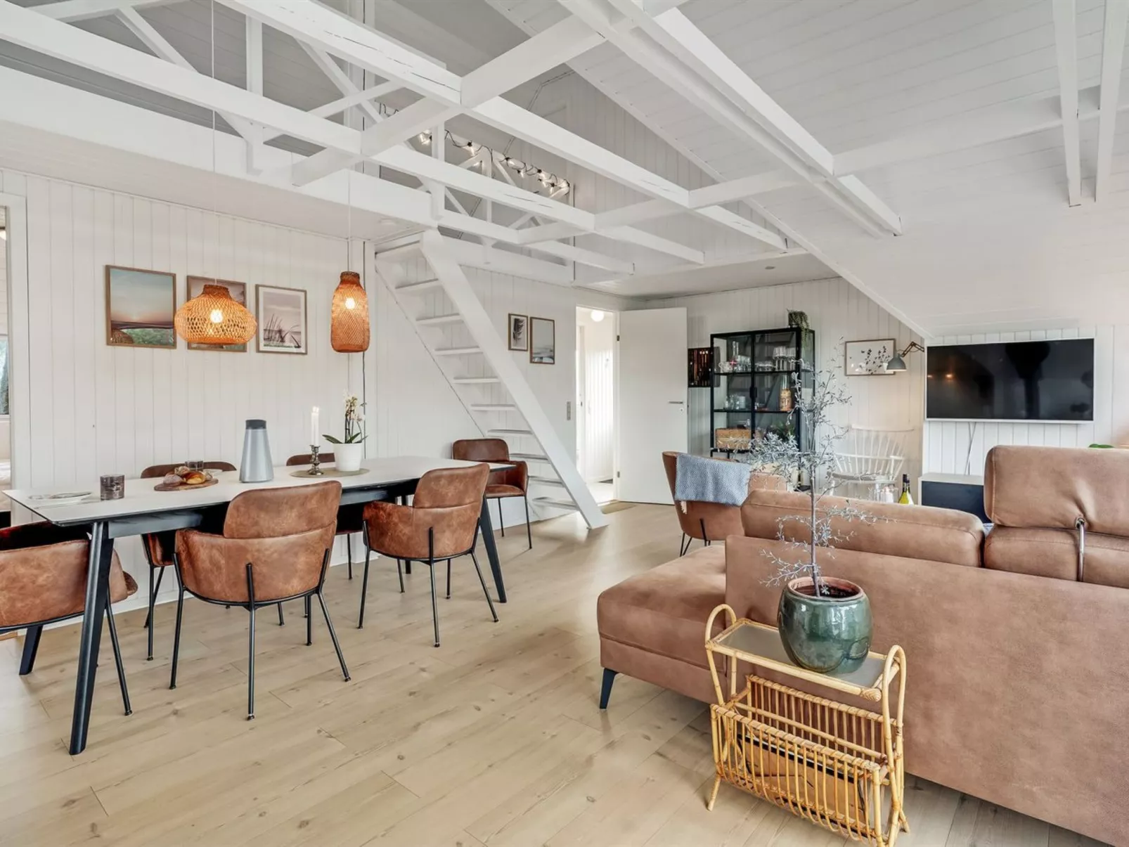 "Edvi" - 1.6km from the sea-Binnen