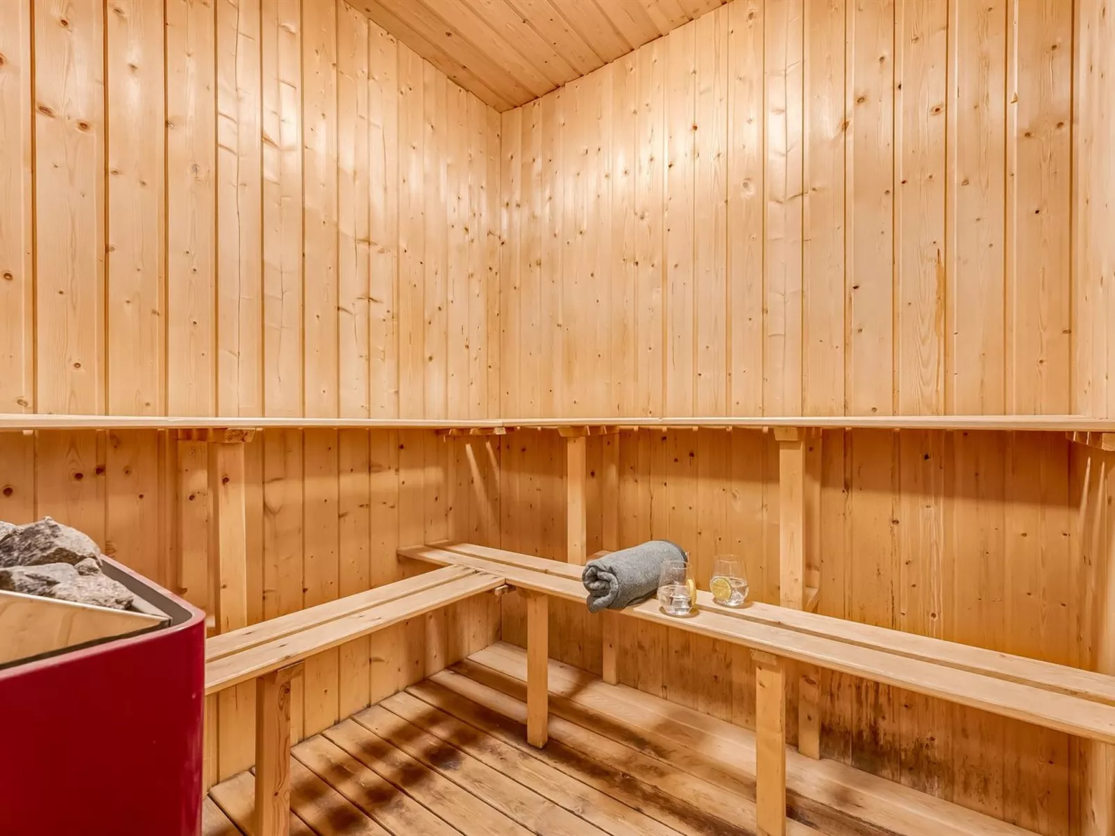 "Thana" - 1.4km from the sea-Binnen