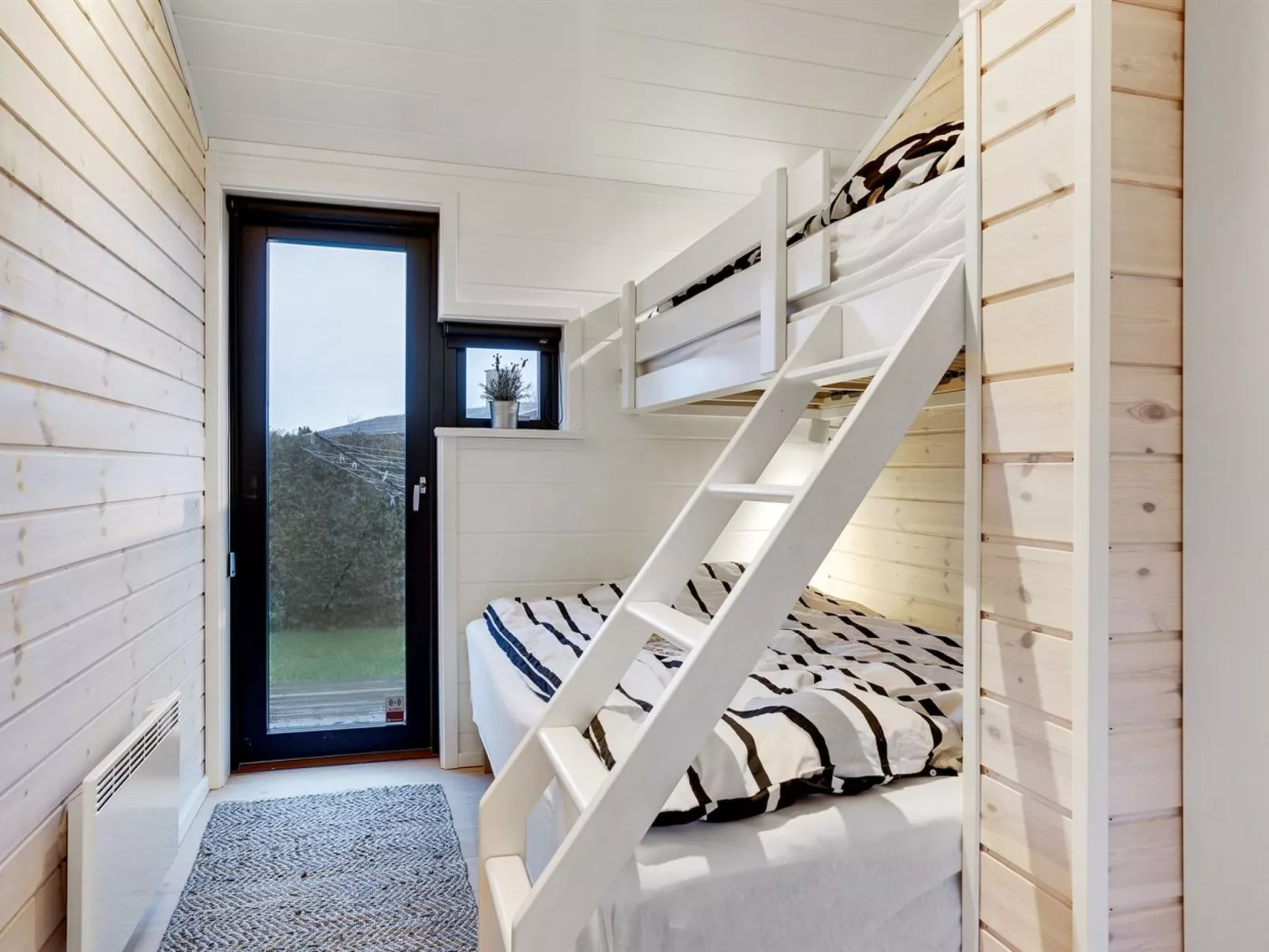 "Kjell" - 100m from the sea-Binnen