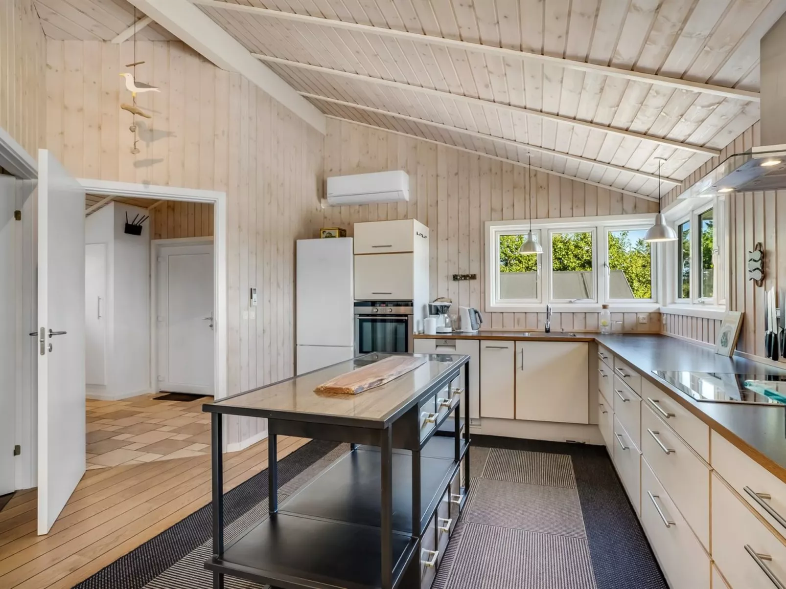 "Eljas" - 200m to the fjord-Binnen