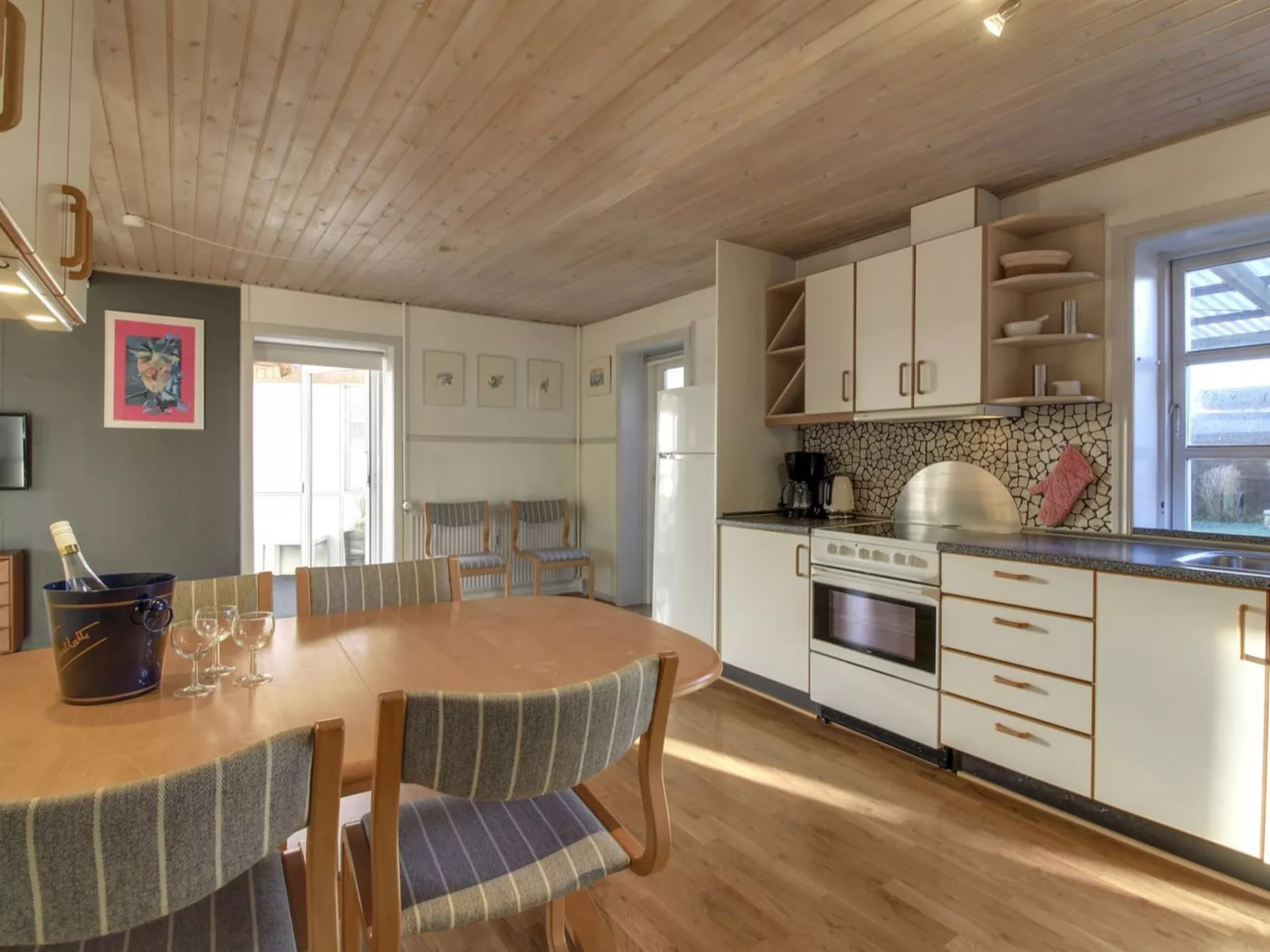 "Anais" - 1.6km from the sea-Binnen