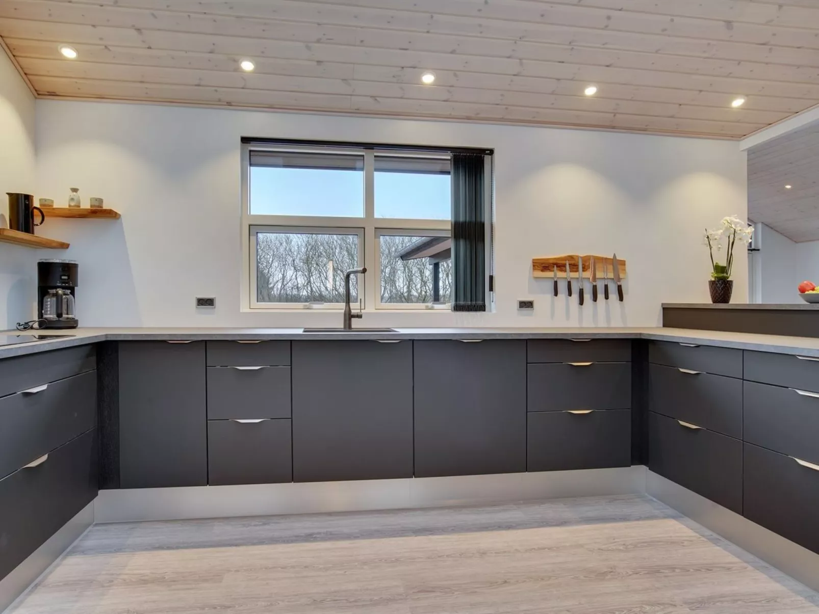 "Amitola" - 700m from the sea-Binnen