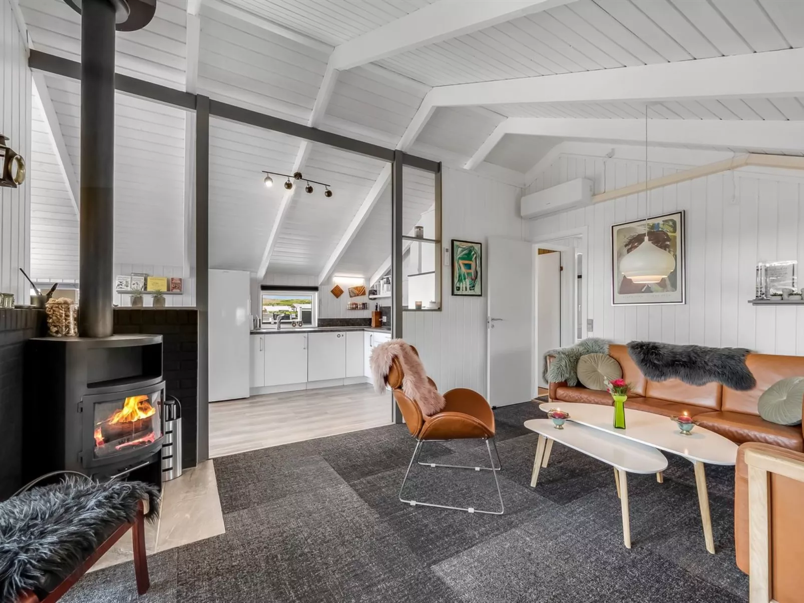 "Henning" -  from the sea-Binnen