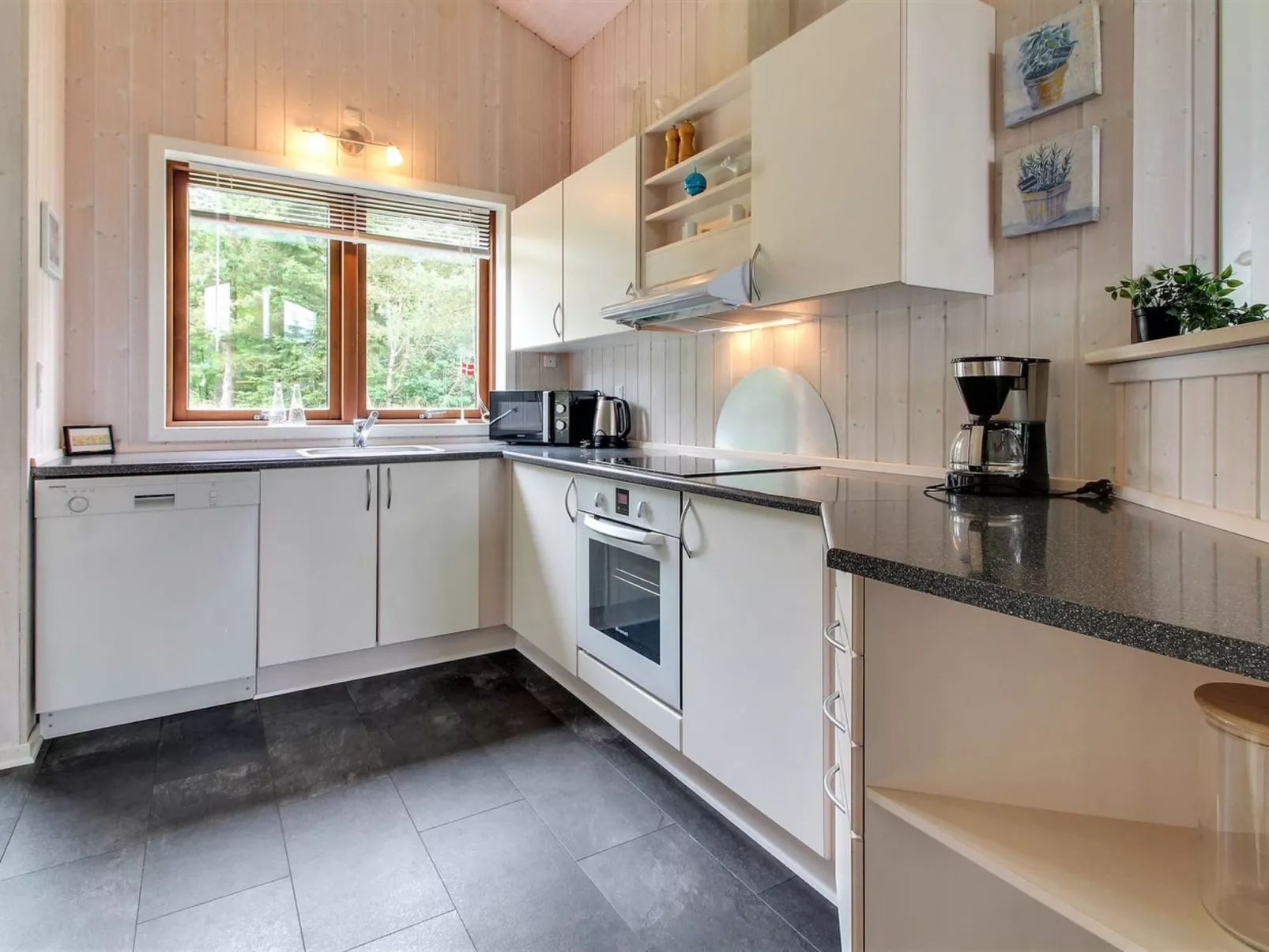 "Arvi" - 30km from the sea-Binnen