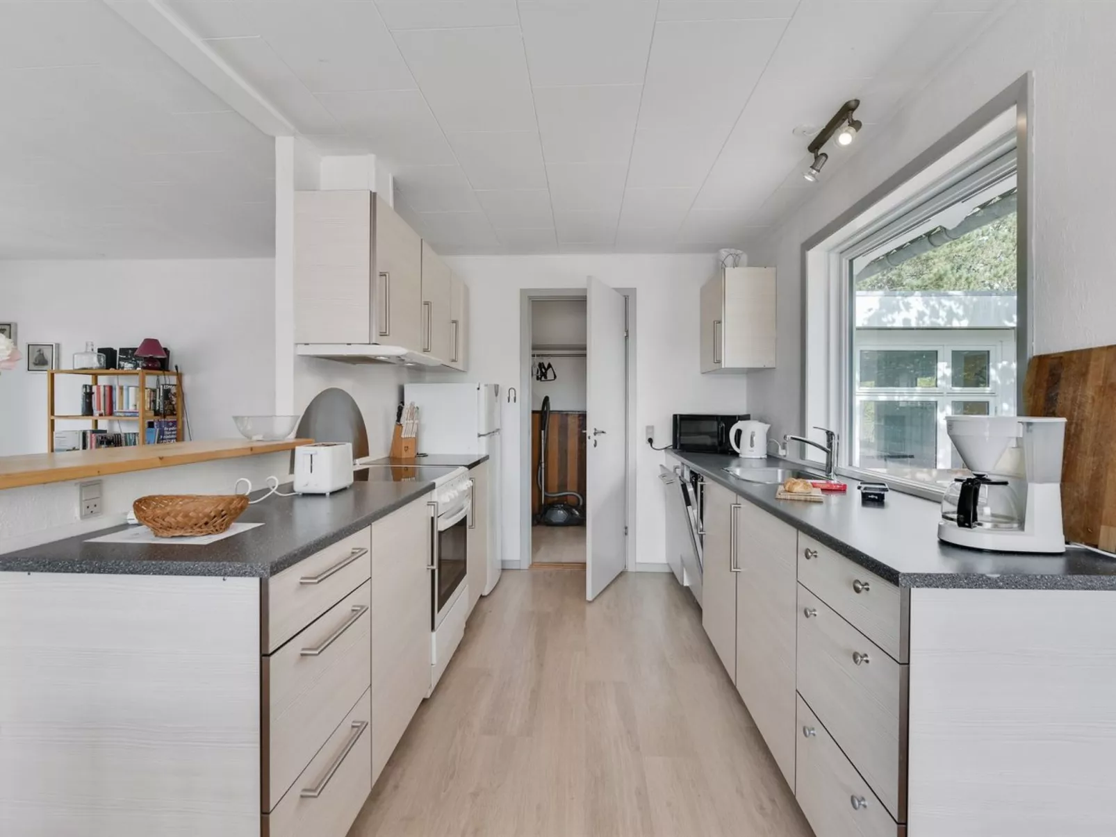 "Sylvie" - 1.5km from the sea-Binnen