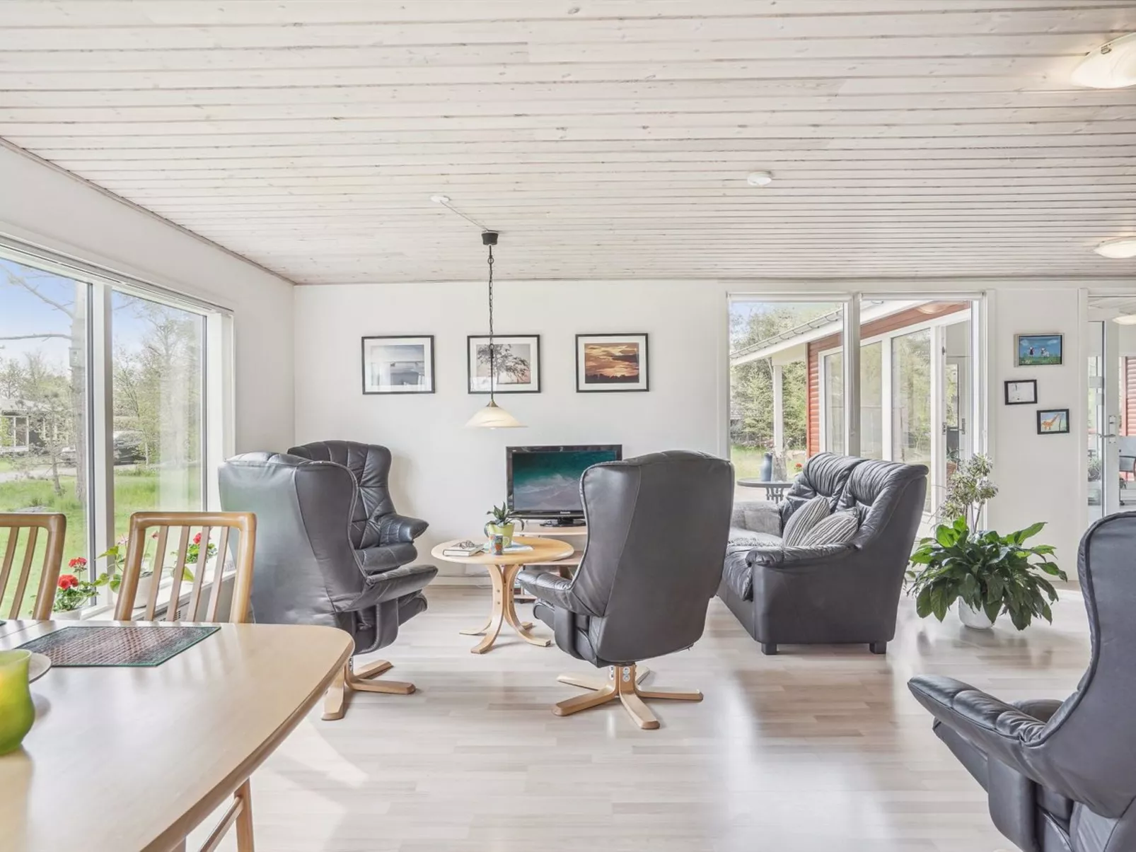 "Rayla" - 150m from the sea-Binnen