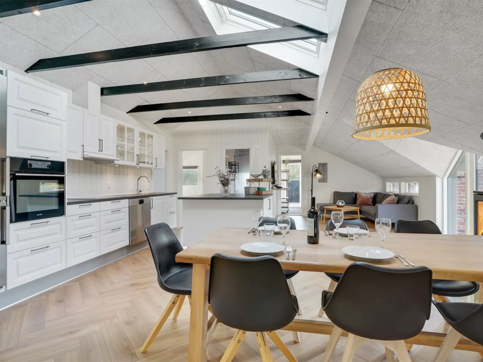 "Ellenora" - 1km from the sea-Binnen