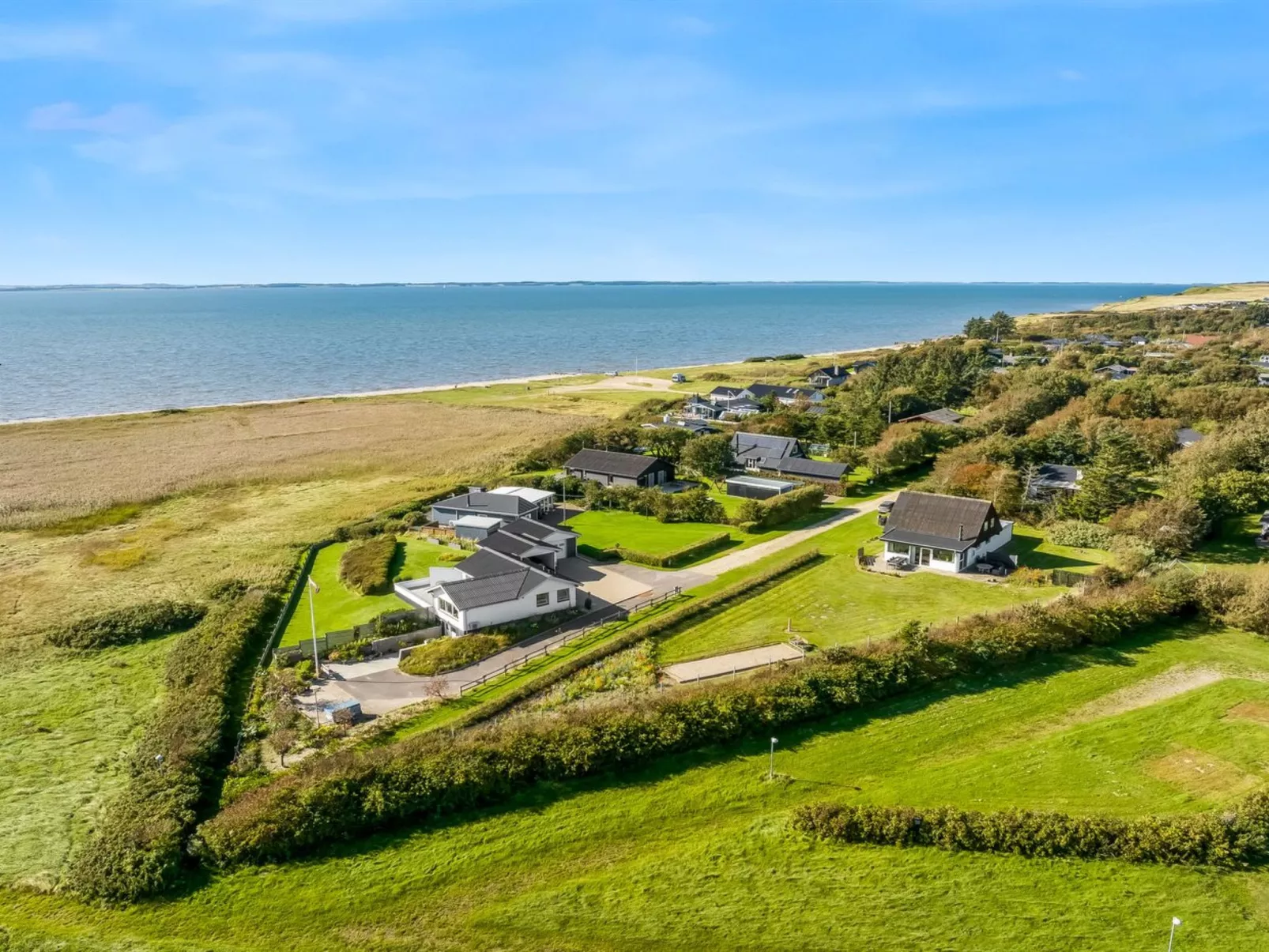 "Dunja" - 200m to the fjord-Buiten