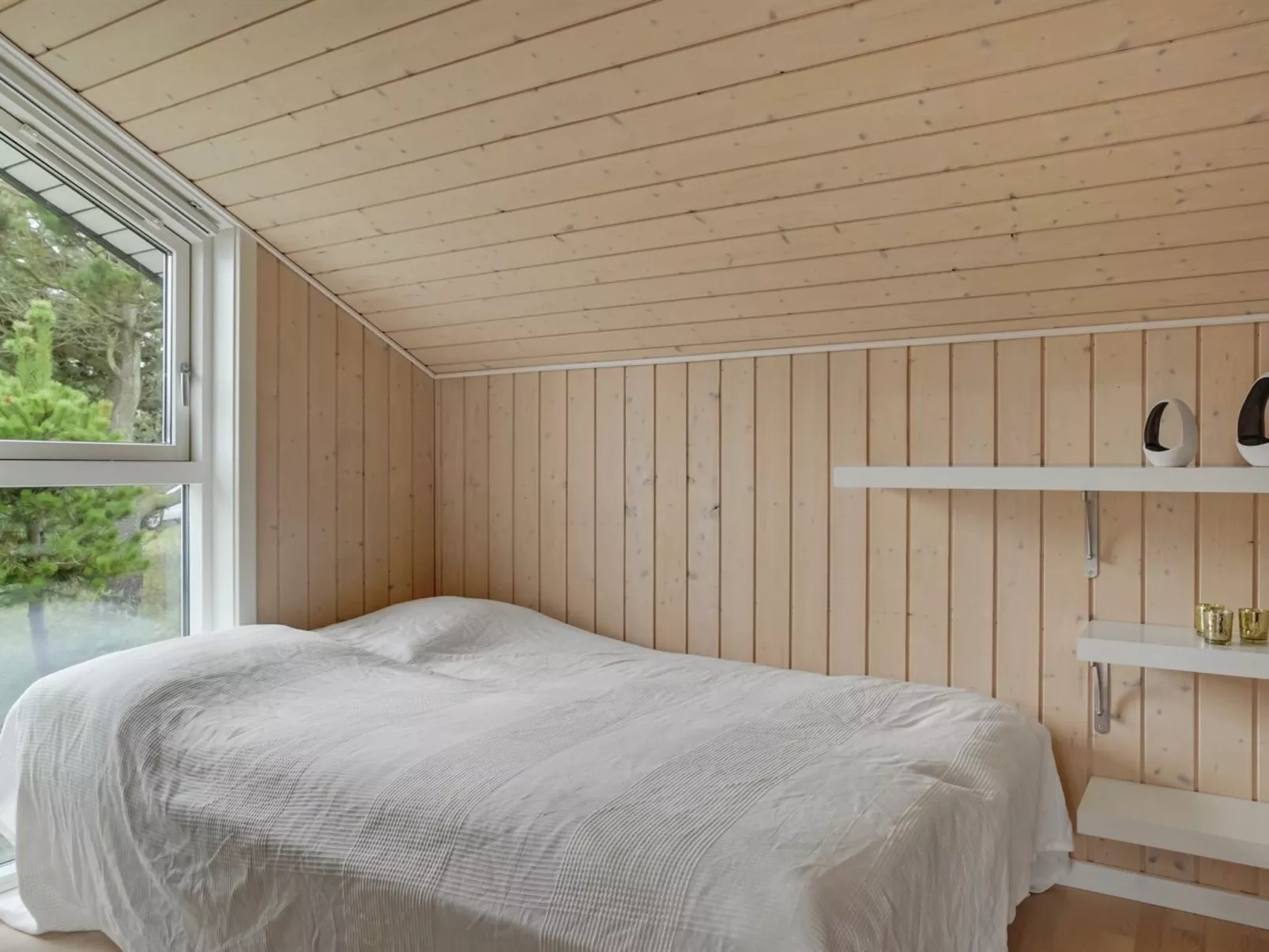 "Illona" -  from the sea-Binnen