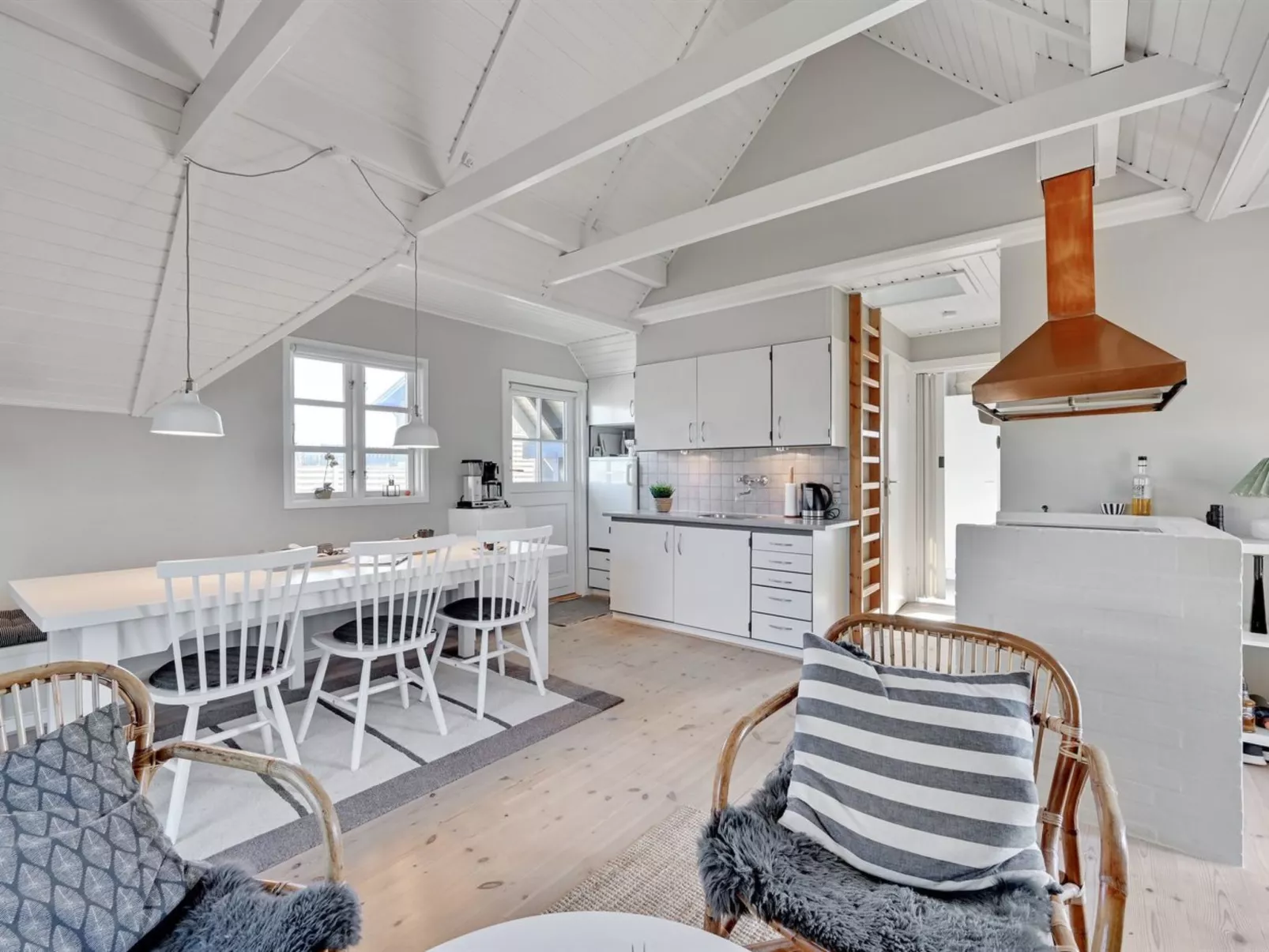 "Ulv" - 25m from the sea-Binnen