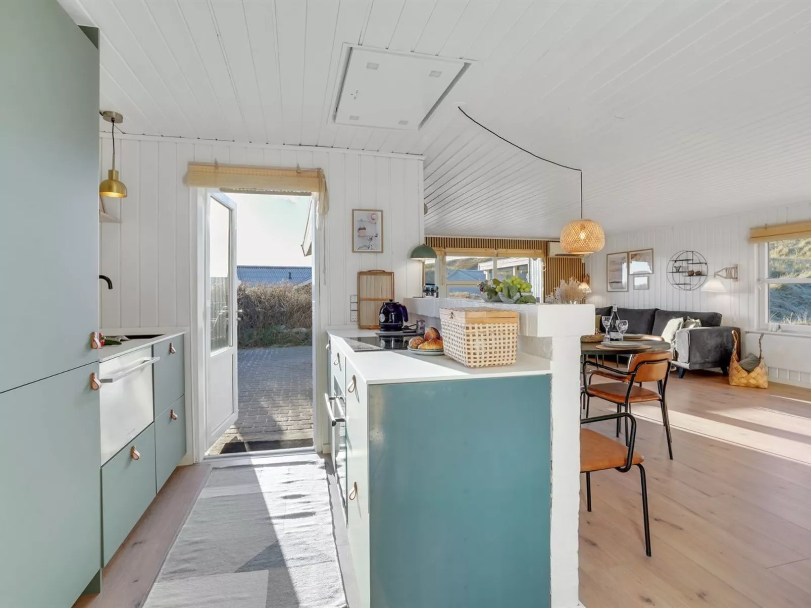 "Assa" -  from the sea-Binnen