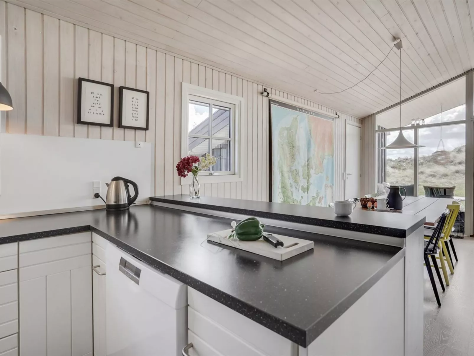 "Driss" - 500m from the sea-Binnen