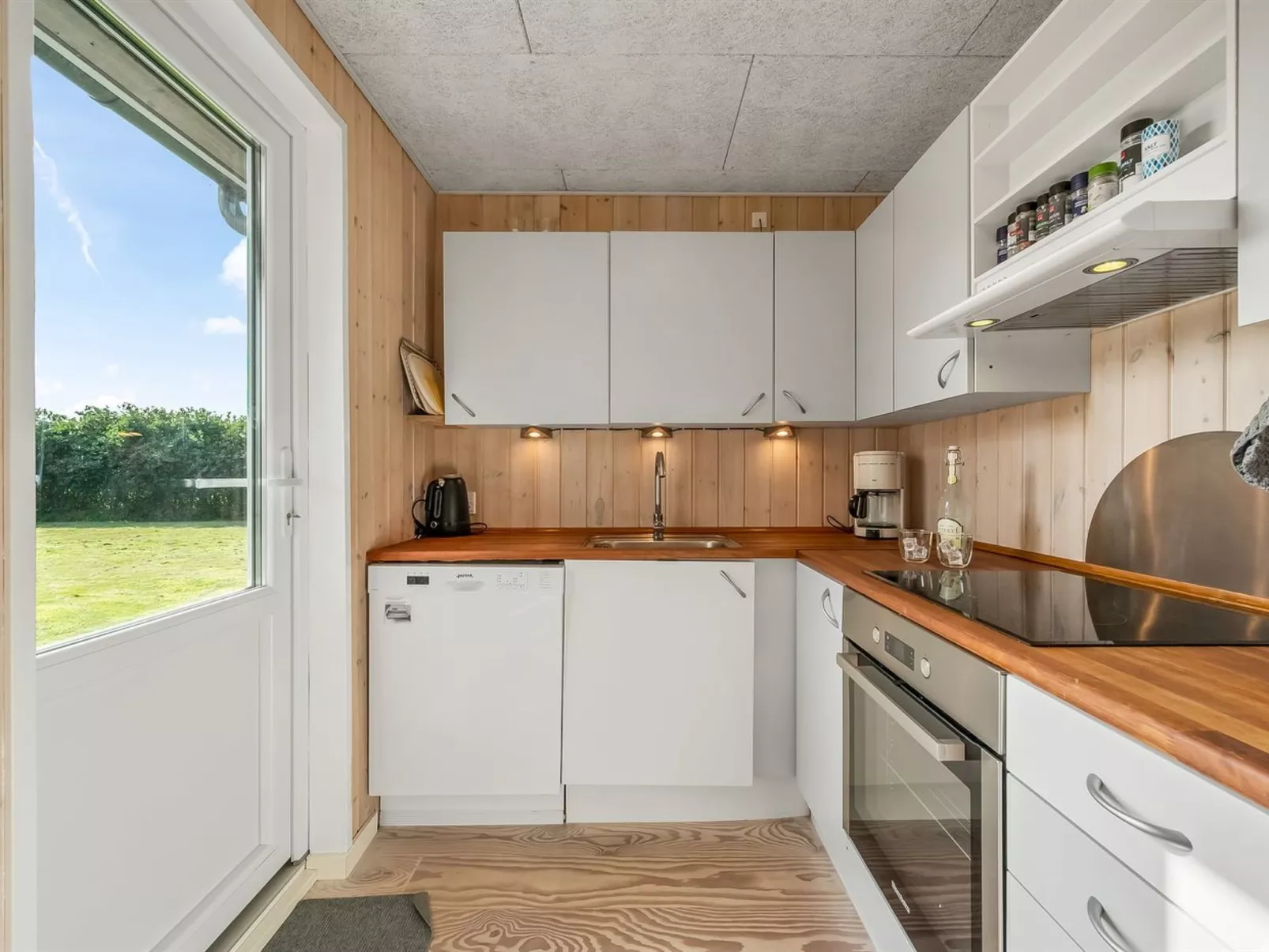 "Holm" - 700m to the fjord-Binnen