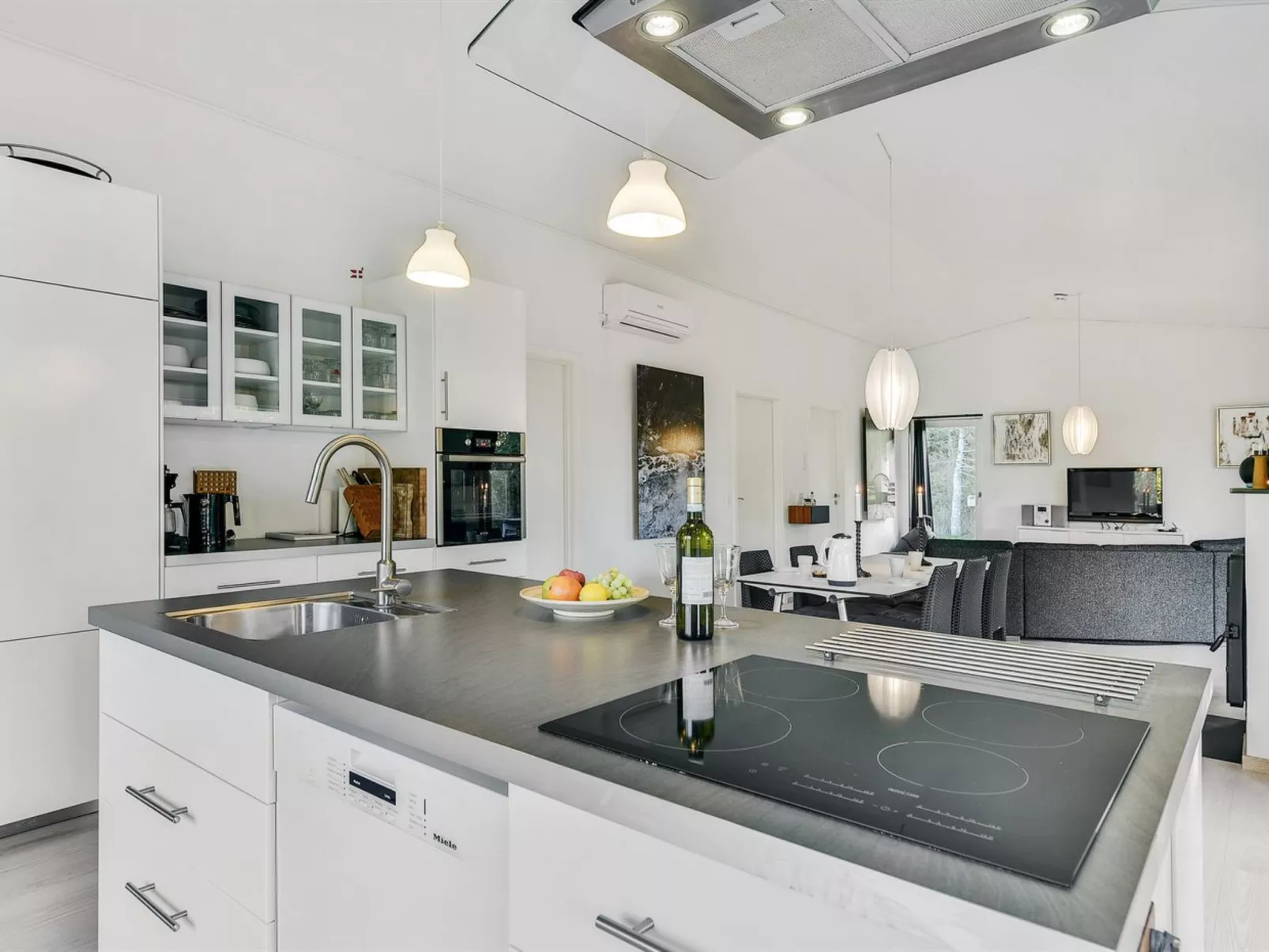 "Elfriede" - 400m to the fjord-Binnen