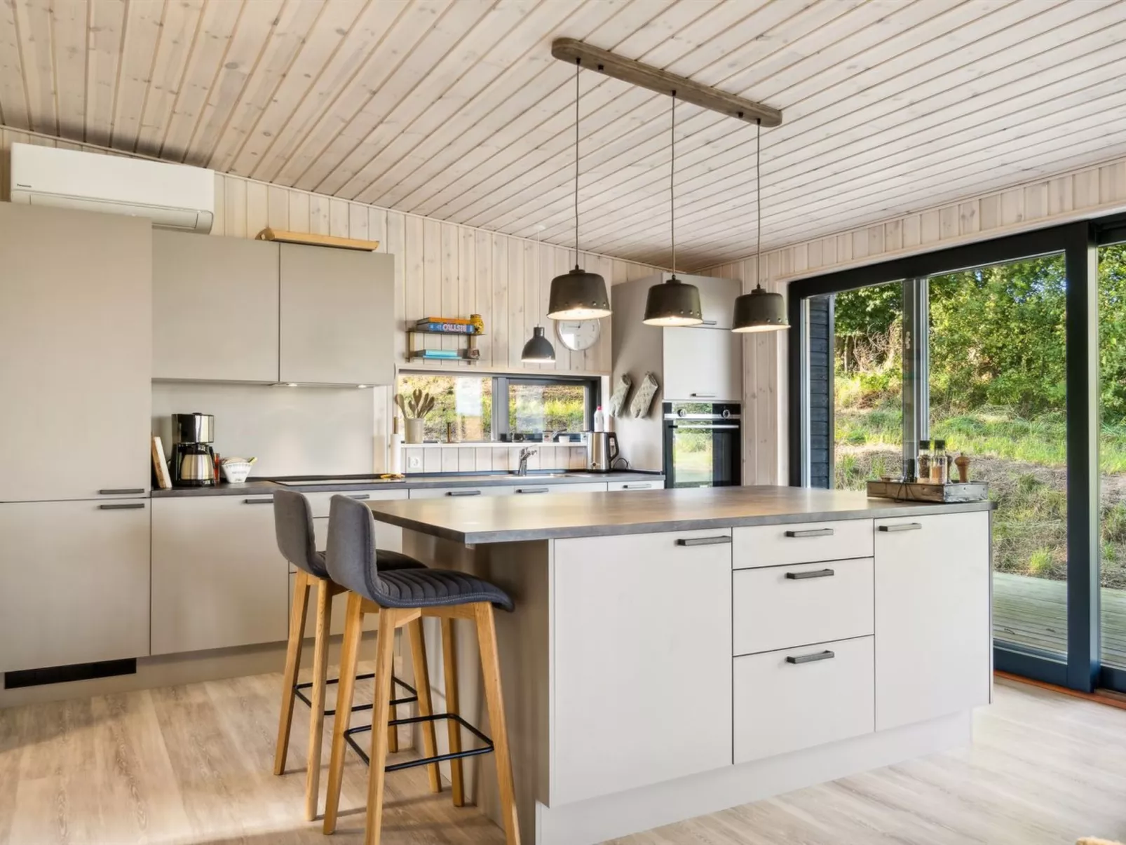 "Uma" - 1.5km from the sea-Binnen