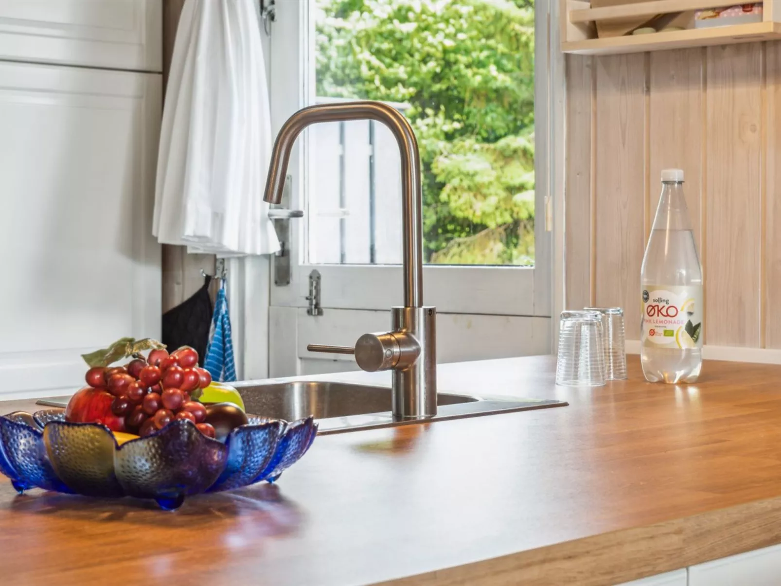 "Zoya" - 470m from the sea-Binnen