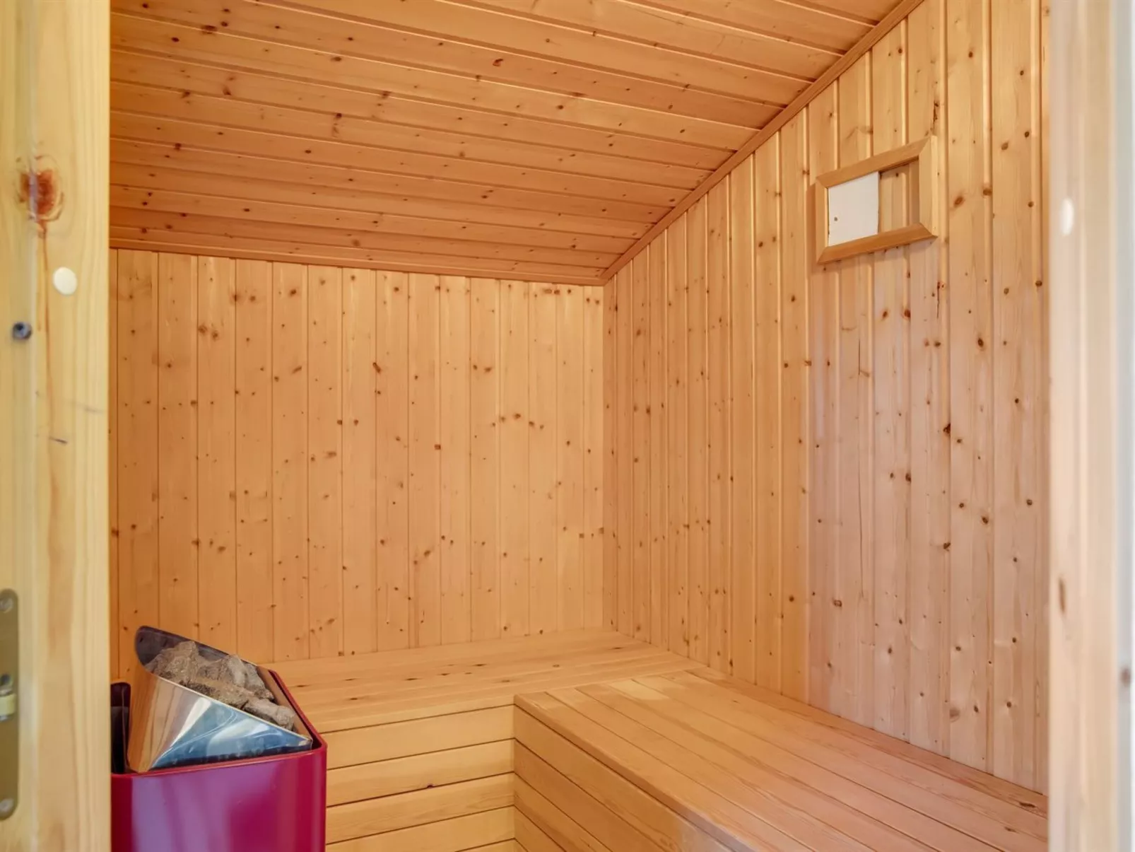 "Tinja" - 700m from the sea-Binnen