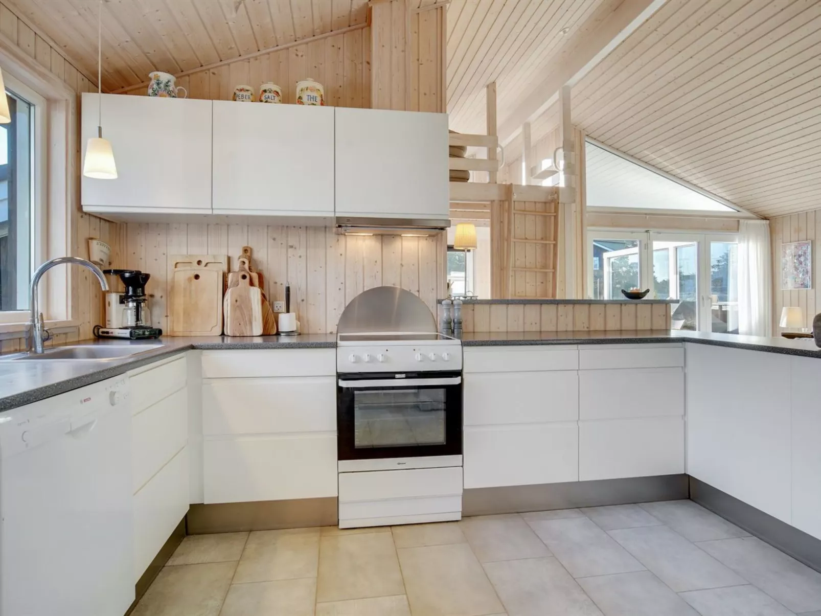 "Gun" - 450m from the sea-Binnen