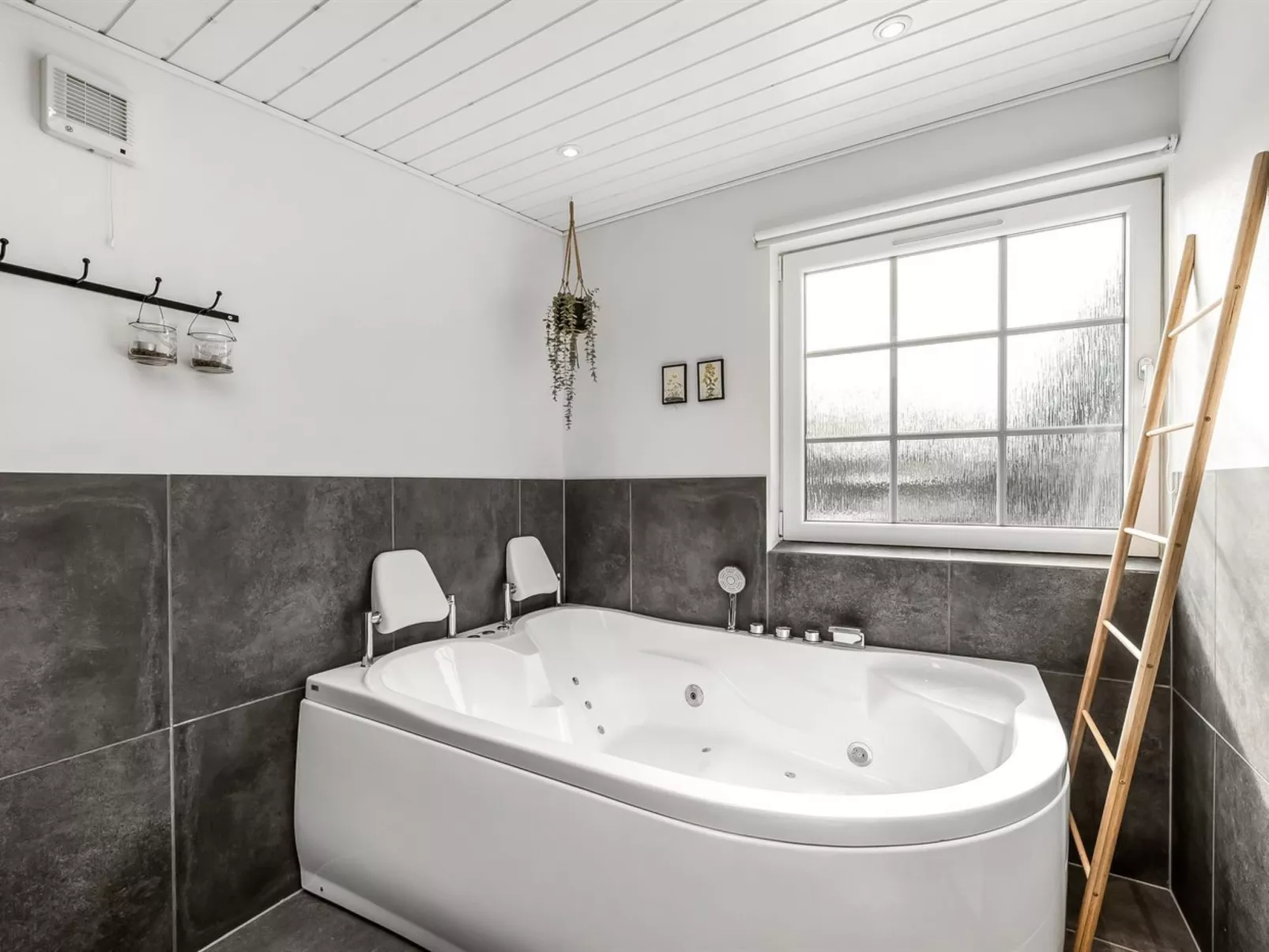 "Ludvika" - 300m to the fjord-Binnen