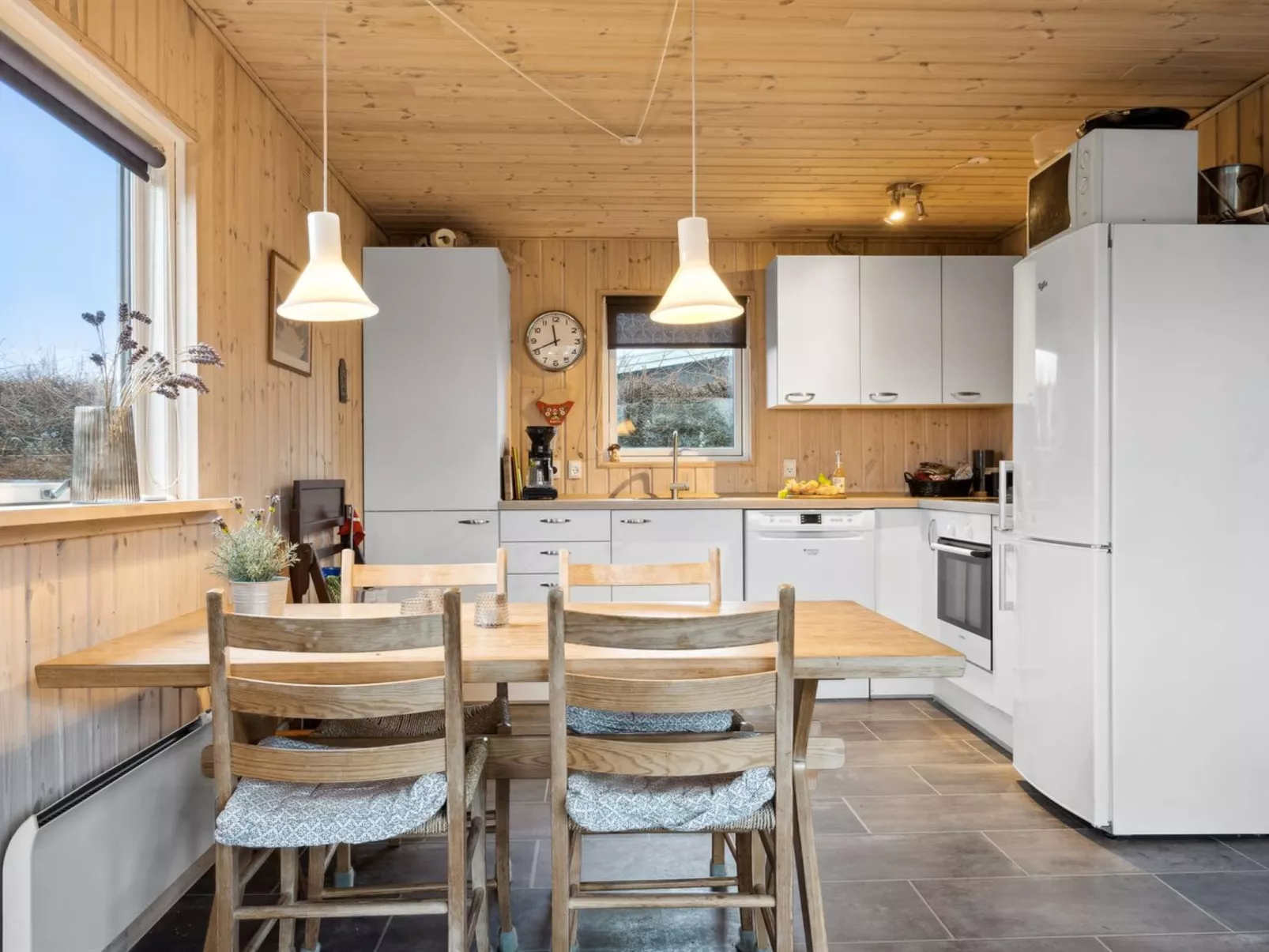 "Ritha" - 175m from the sea-Binnen