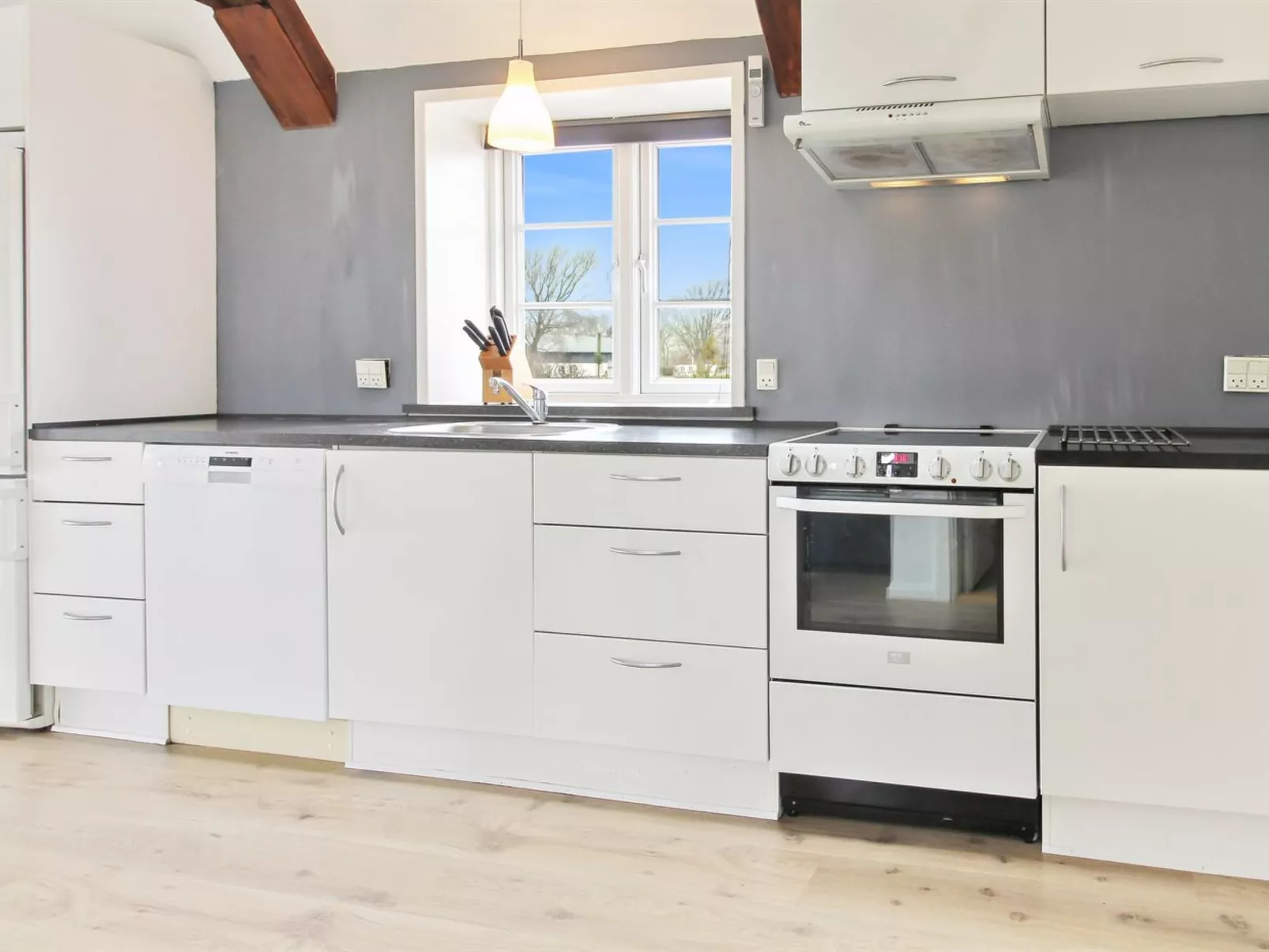 "Thrine" - 24km from the sea-Binnen