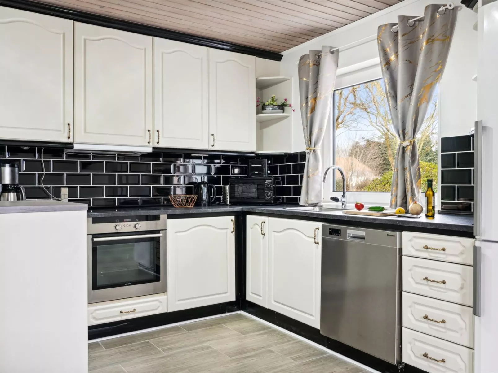 "Elara" - 300m from the sea-Binnen